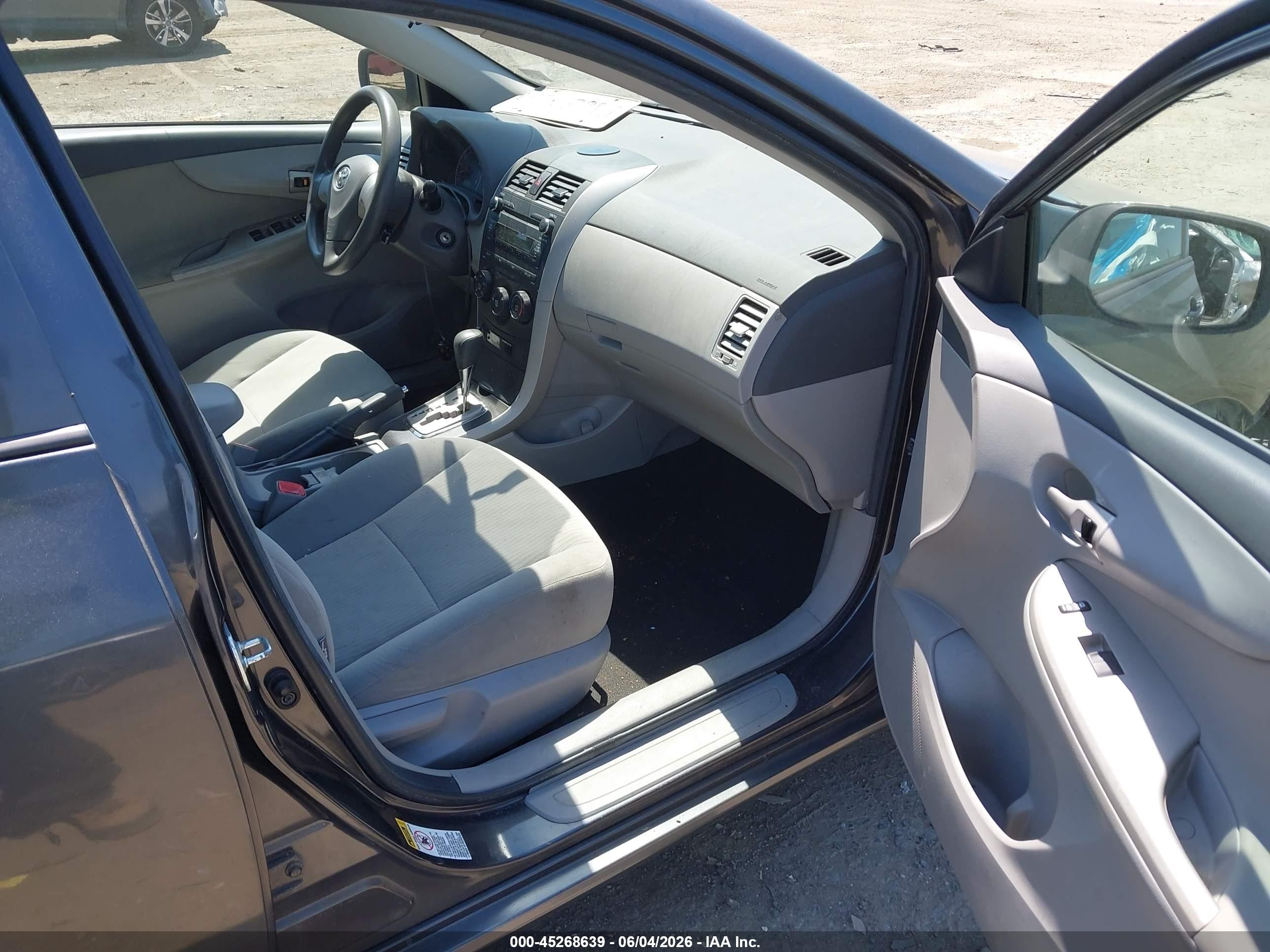 2010 Toyota Corolla Le Gray vin: 1NXBU4EE6AZ329512