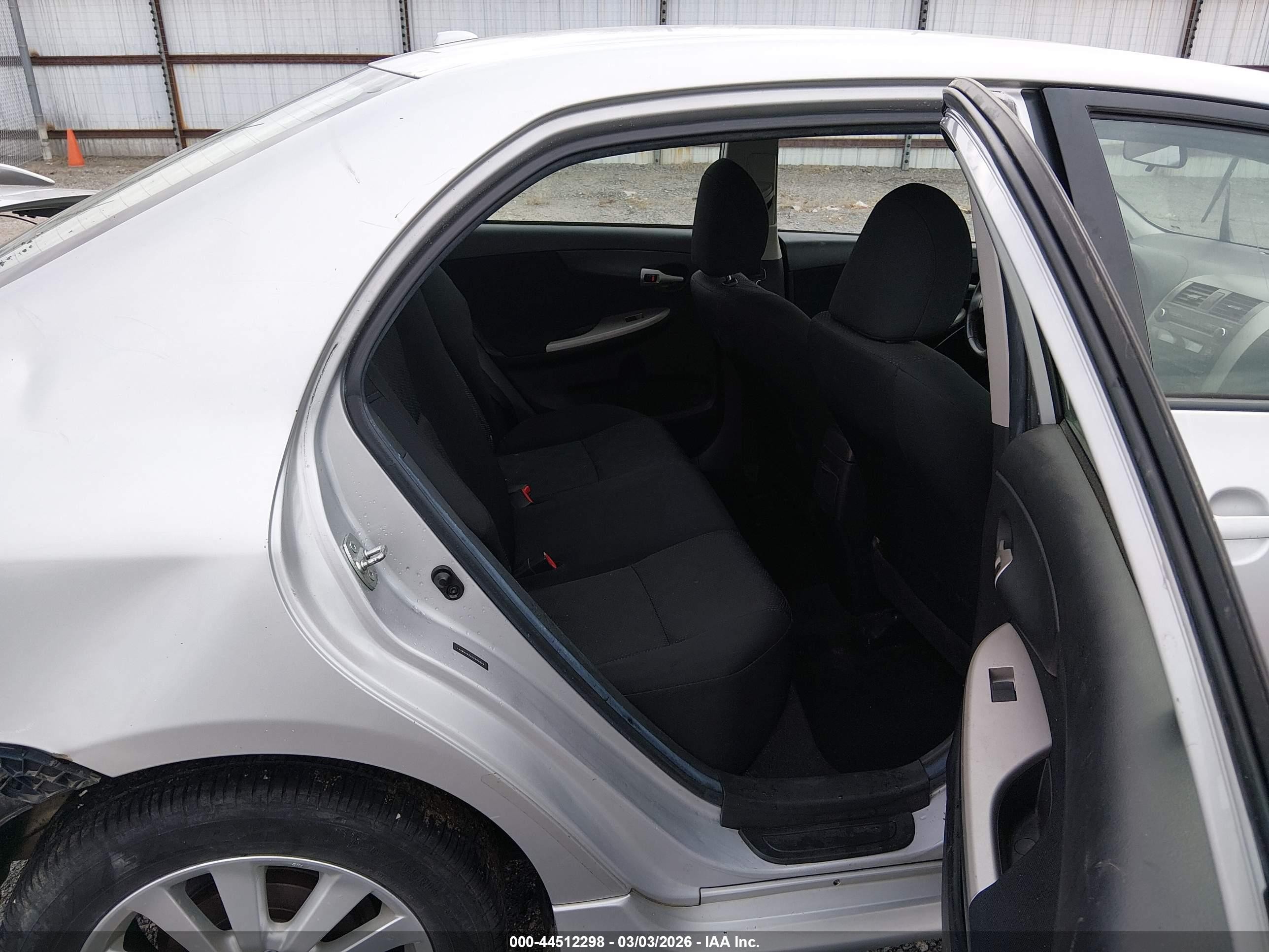 2010 Toyota Corolla S Silver vin: 1NXBU4EE6AZ350246