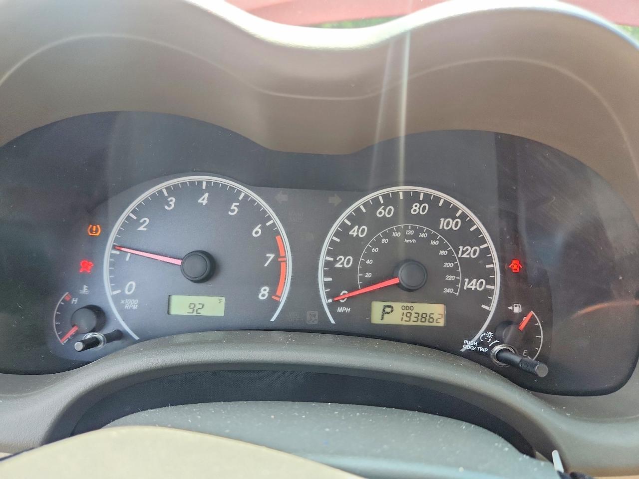 2010 Toyota Corolla Le Red vin: 1NXBU4EE6AZ354538