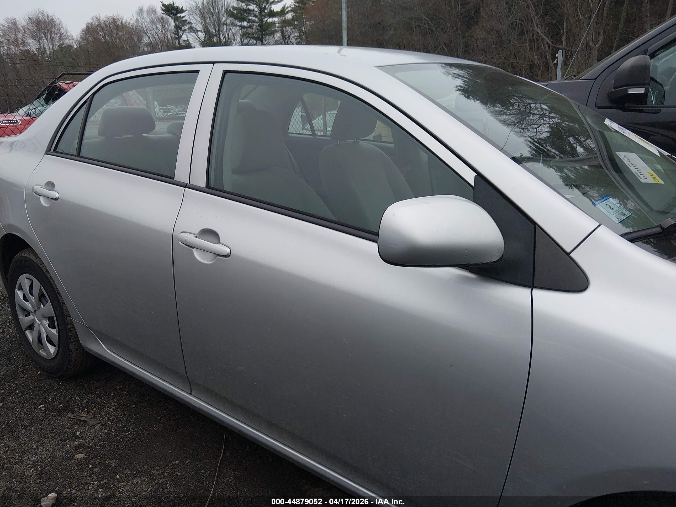 2010 Toyota Corolla Le Silver vin: 1NXBU4EE6AZ357410