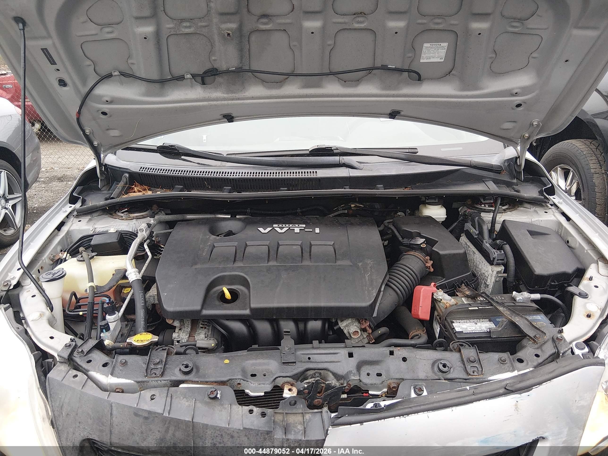 2010 Toyota Corolla Le Silver vin: 1NXBU4EE6AZ357410
