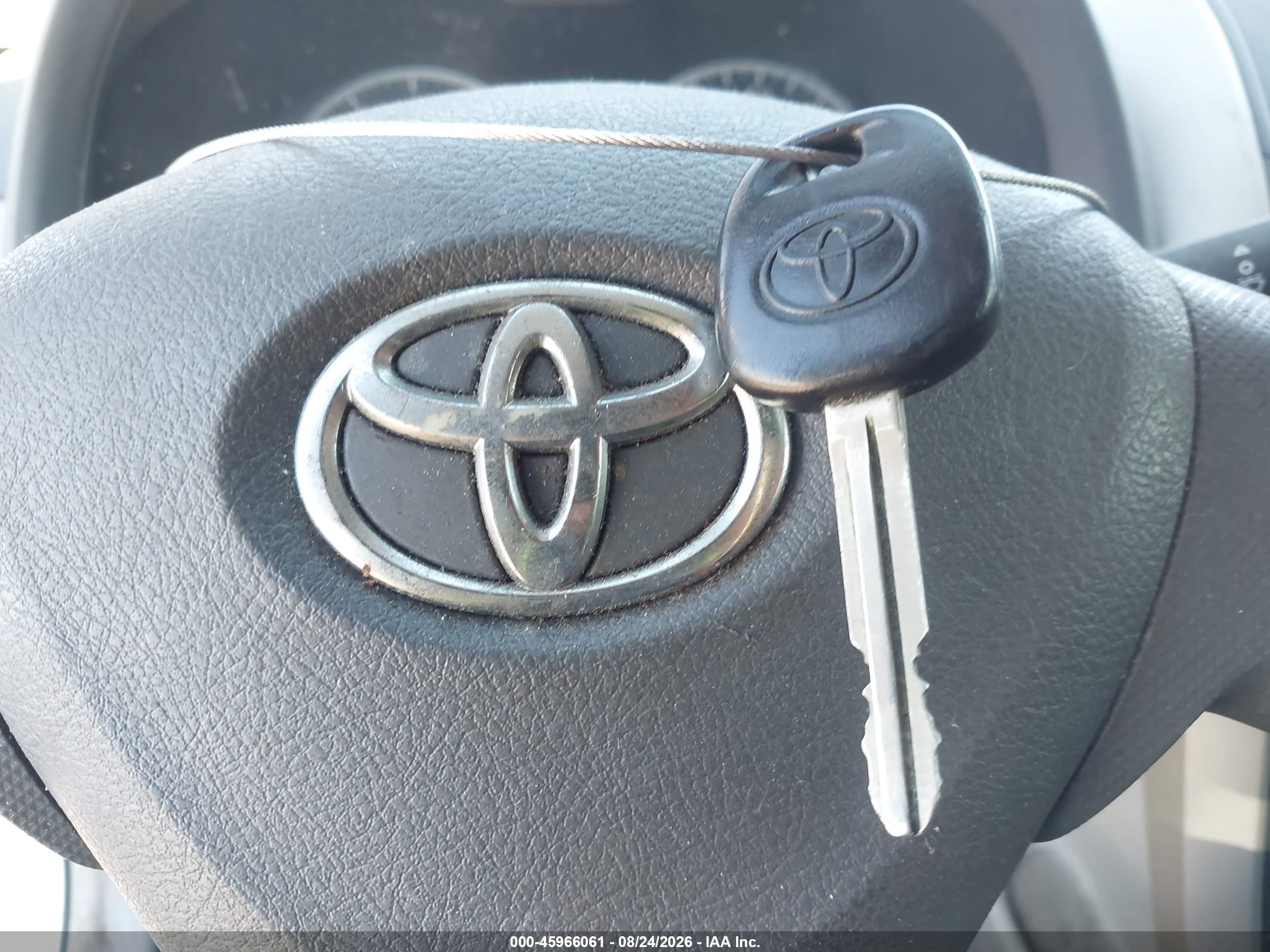 2010 Toyota Corolla   White vin: 1NXBU4EE7AZ209427