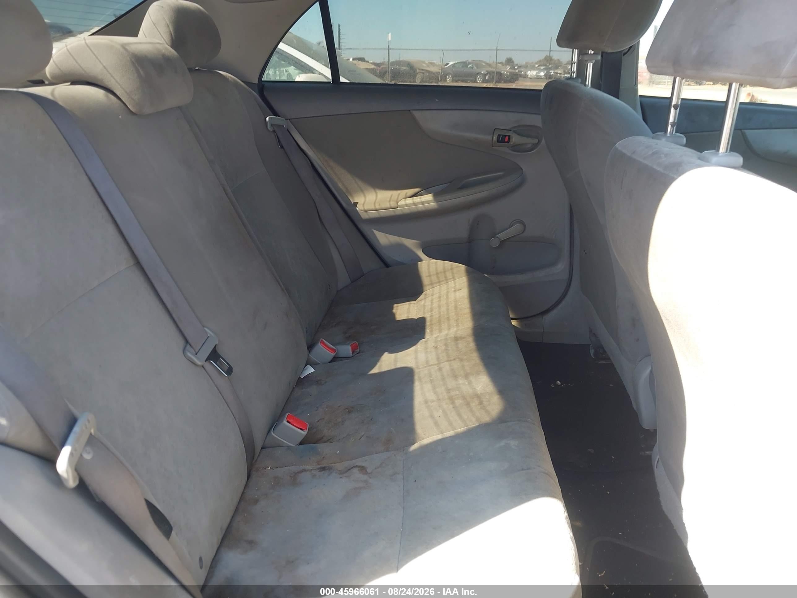 2010 Toyota Corolla   White vin: 1NXBU4EE7AZ209427