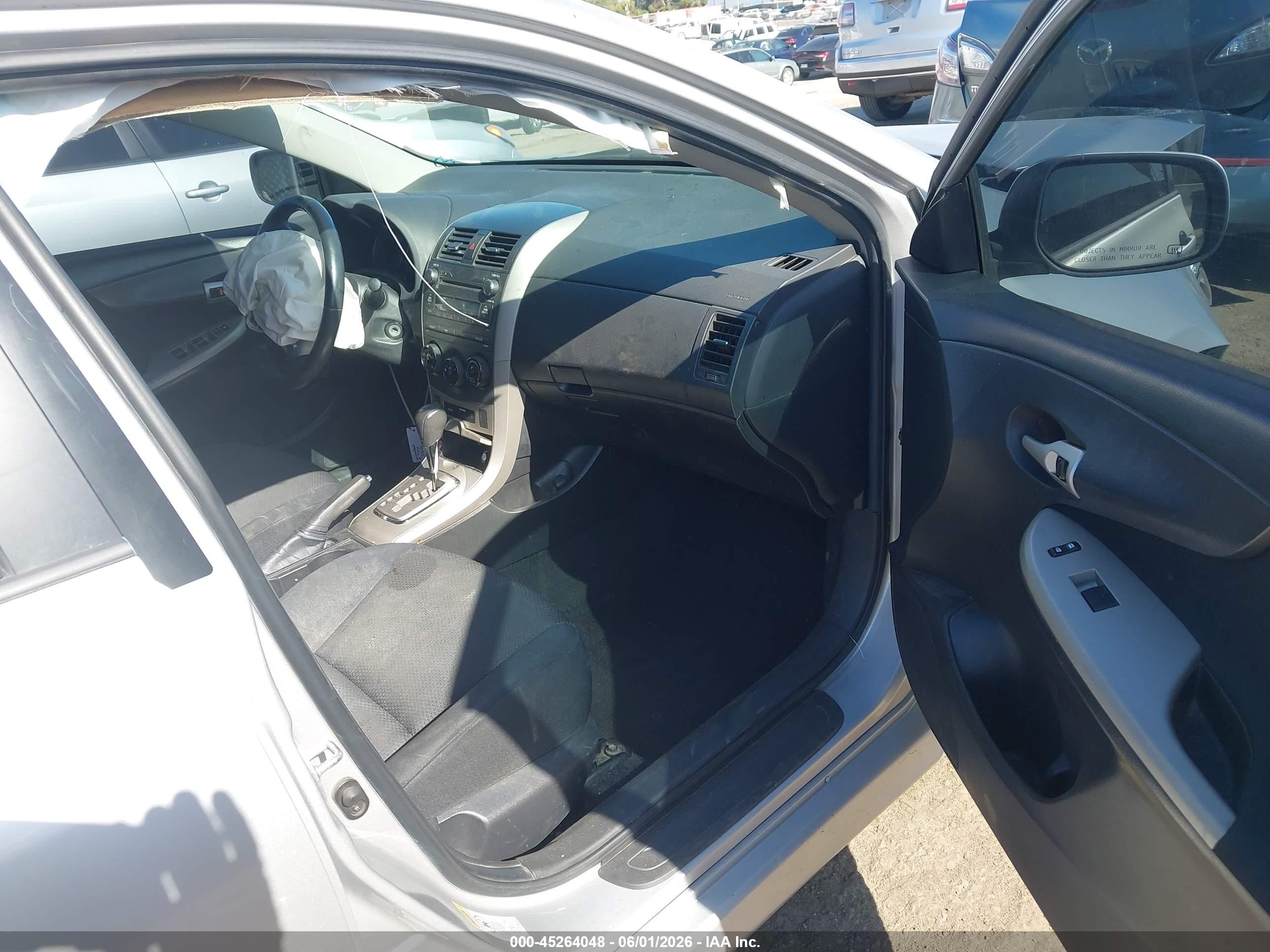 2010 Toyota Corolla S Серебряный vin: 1NXBU4EE7AZ221688