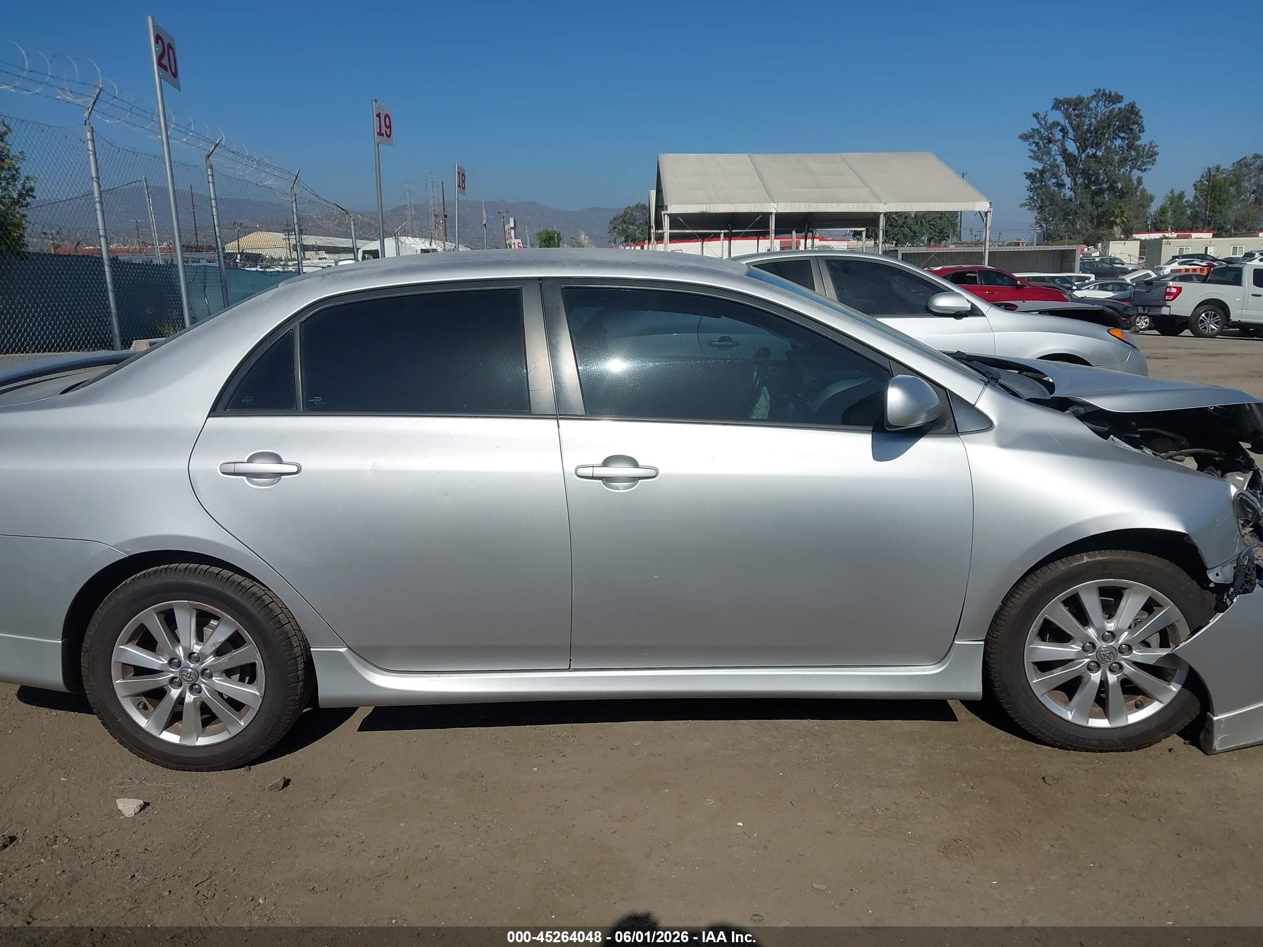 2010 Toyota Corolla S Серебряный vin: 1NXBU4EE7AZ221688