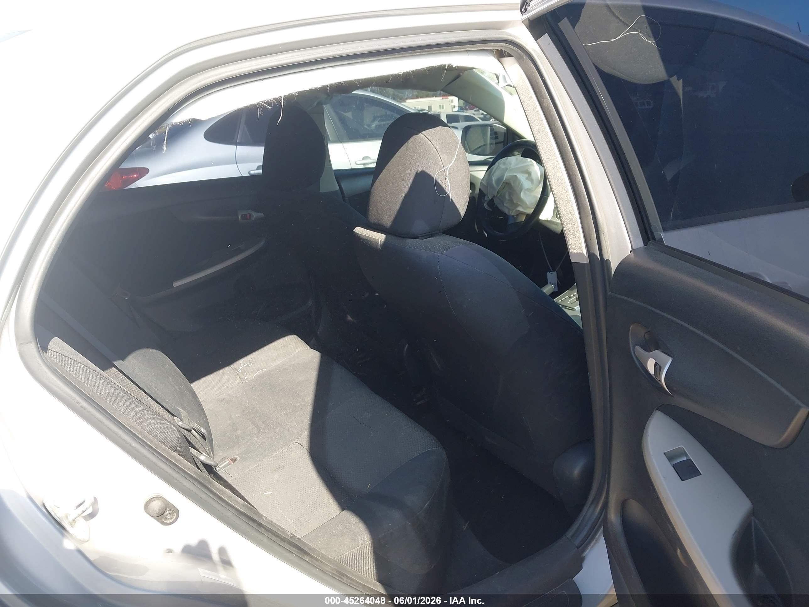 2010 Toyota Corolla S Серебряный vin: 1NXBU4EE7AZ221688