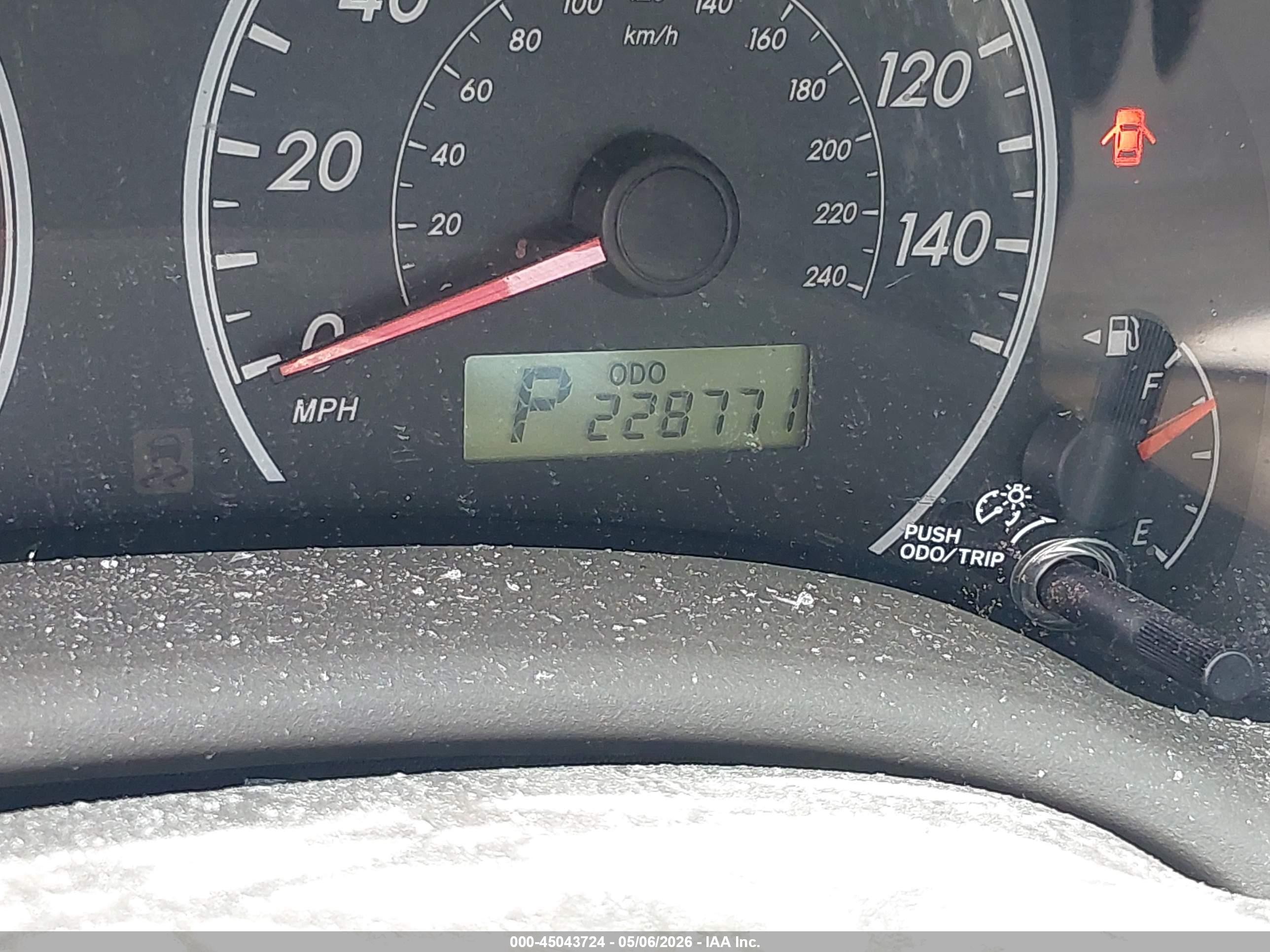 2010 Toyota Corolla Le Gold vin: 1NXBU4EE7AZ233825