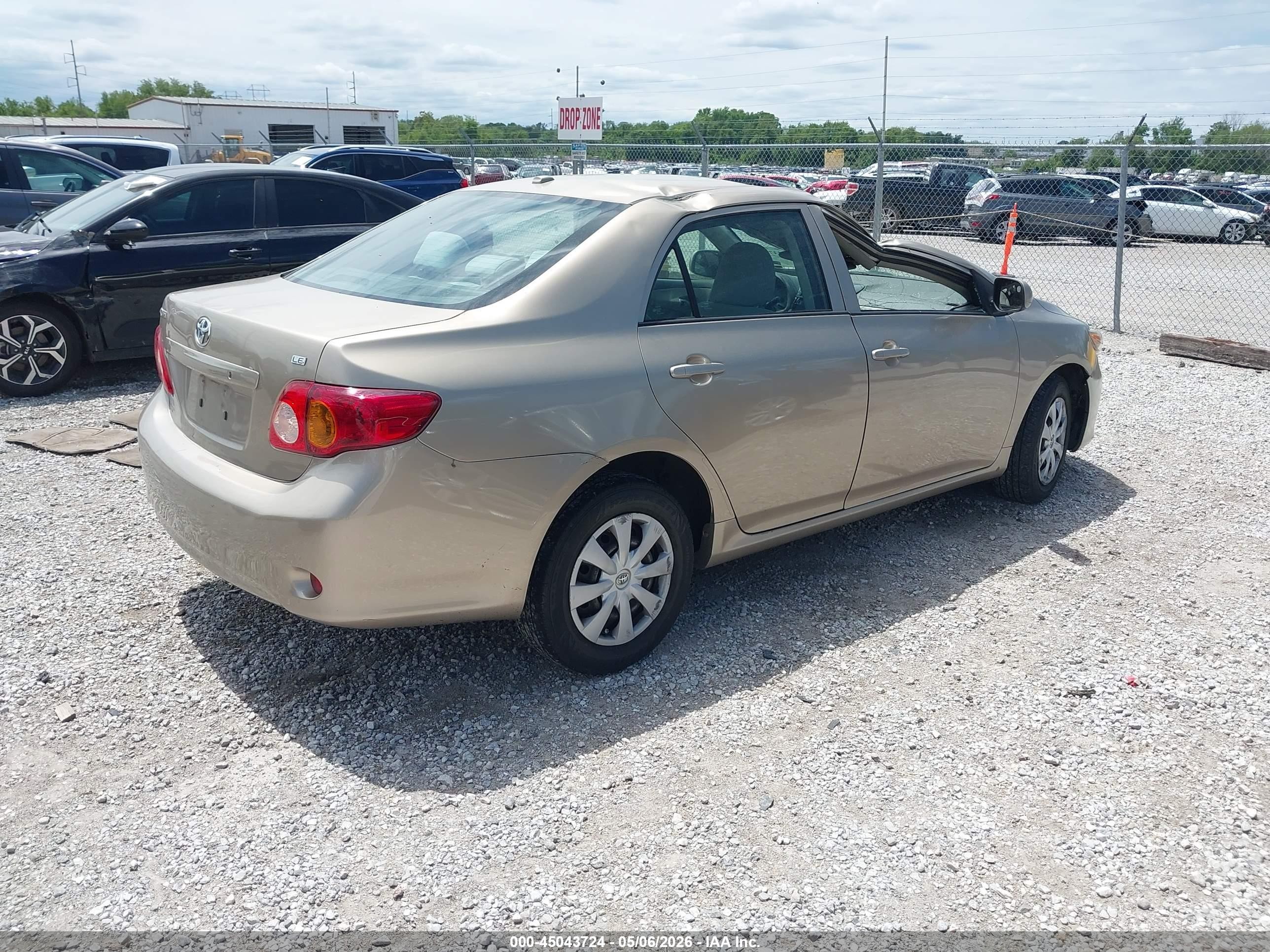 2010 Toyota Corolla Le Gold vin: 1NXBU4EE7AZ233825