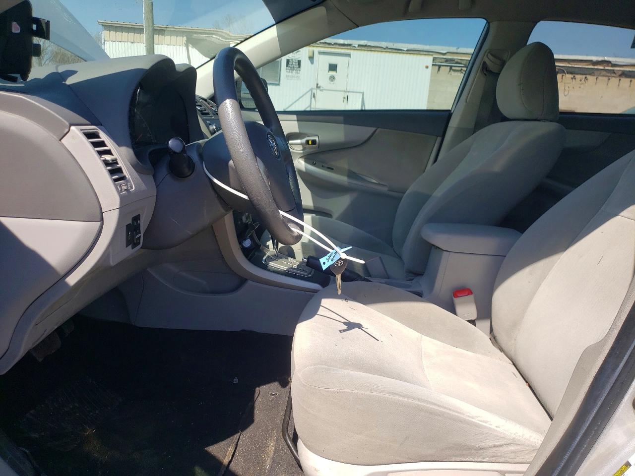 2010 Toyota Corolla Le Silver vin: 1NXBU4EE7AZ235123