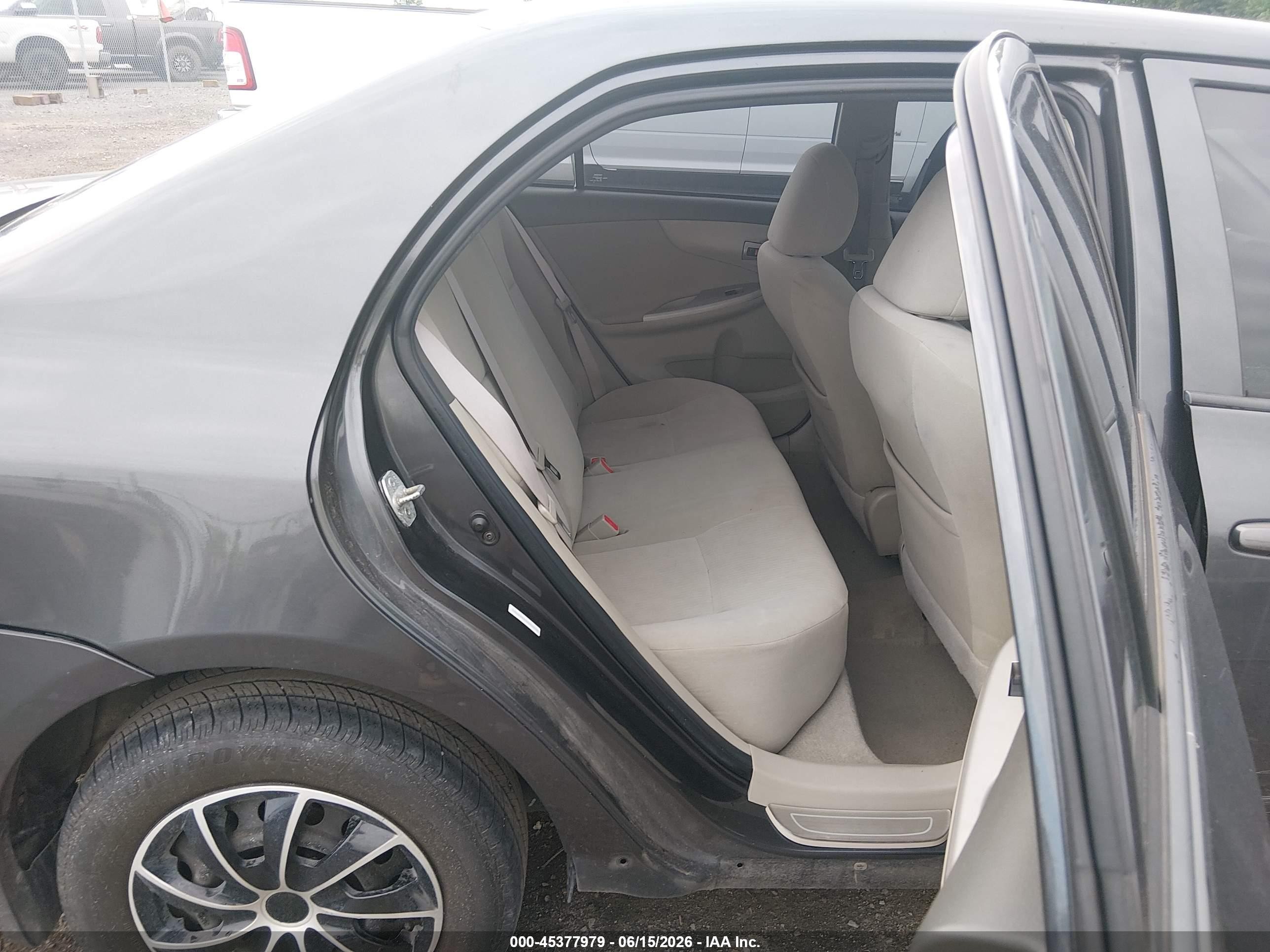 2010 Toyota Corolla Le Gray vin: 1NXBU4EE7AZ245649