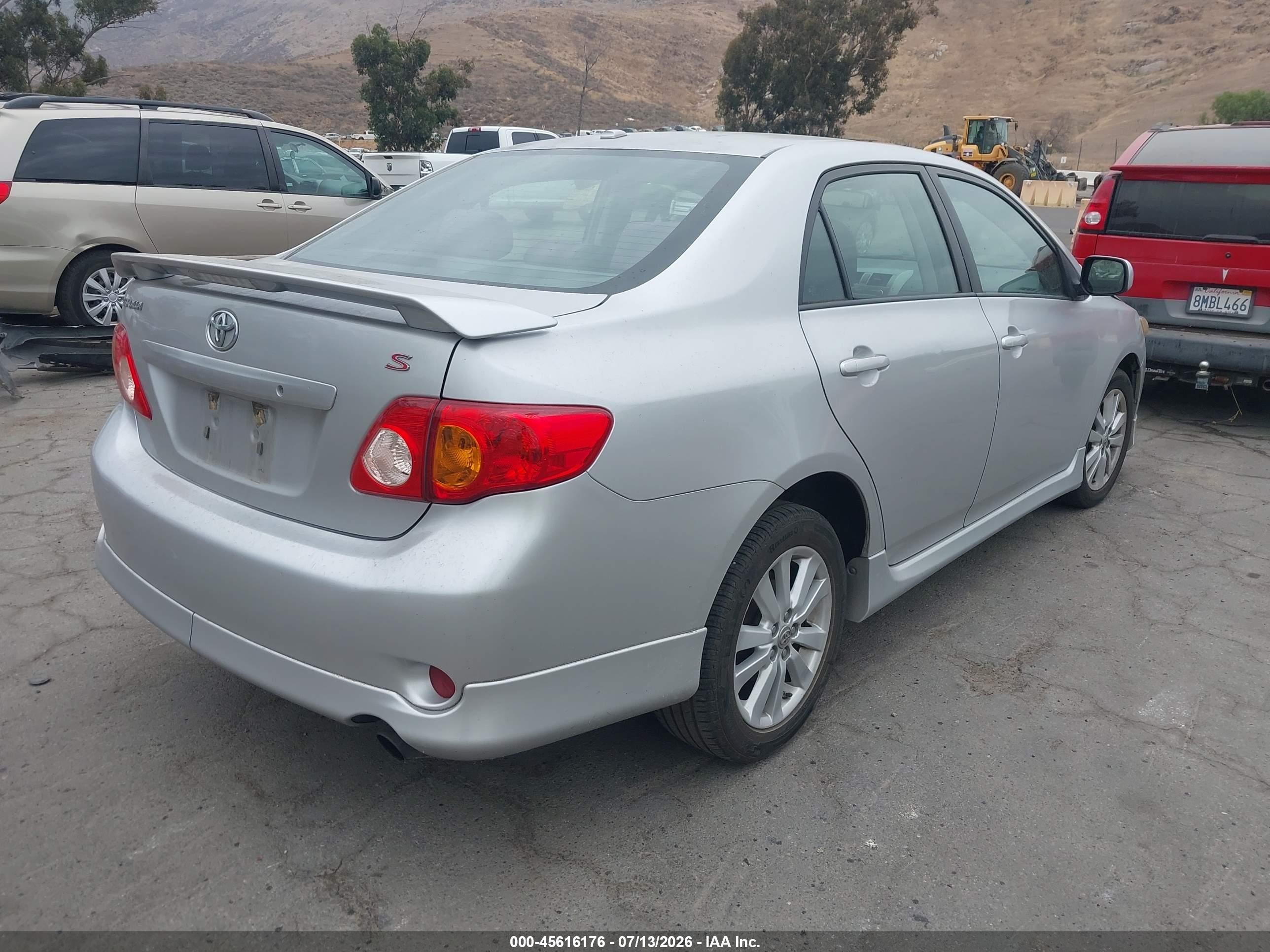 2010 Toyota Corolla S Серебряный vin: 1NXBU4EE7AZ246039