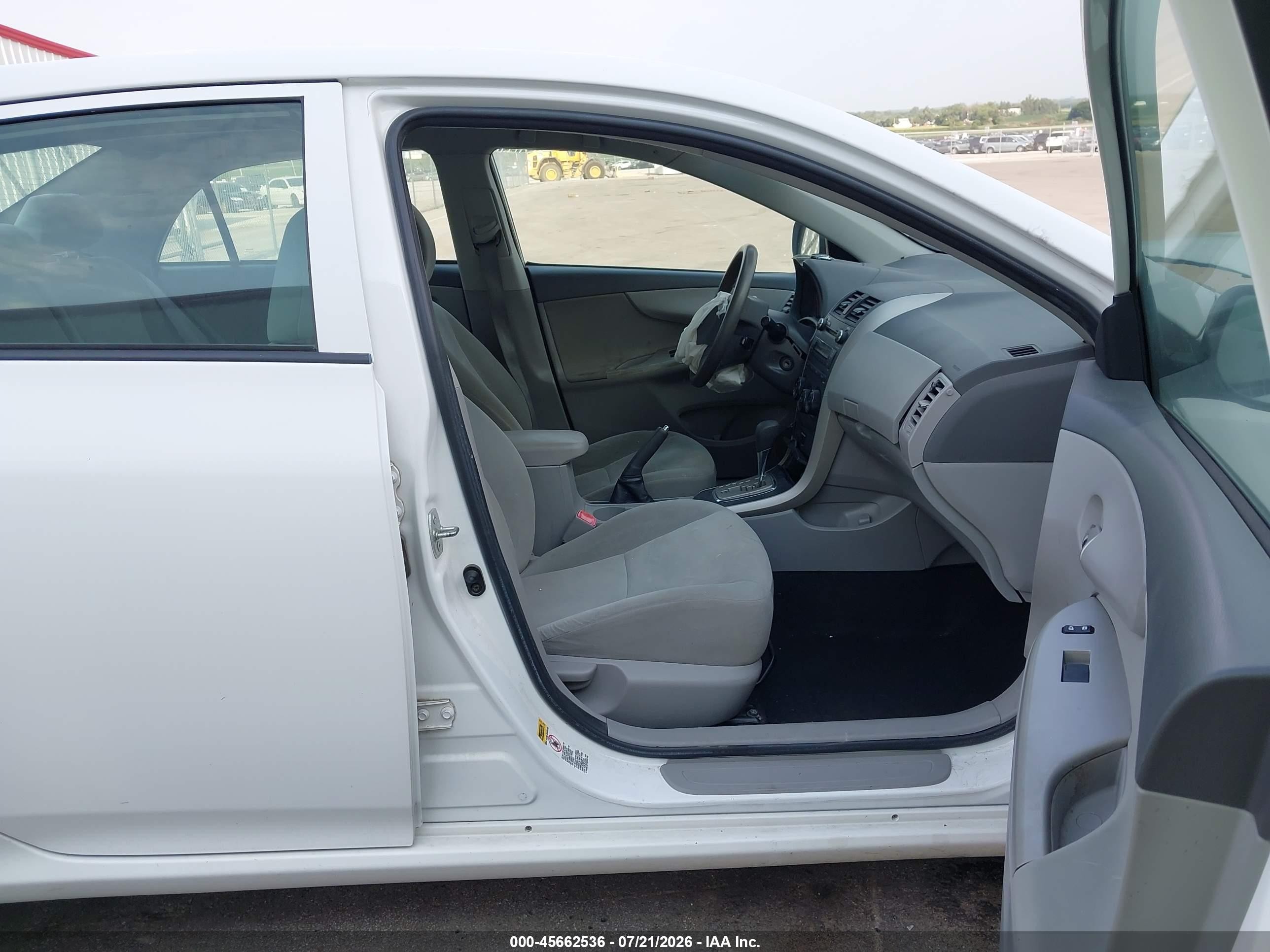 2010 Toyota Corolla Le White vin: 1NXBU4EE7AZ279705