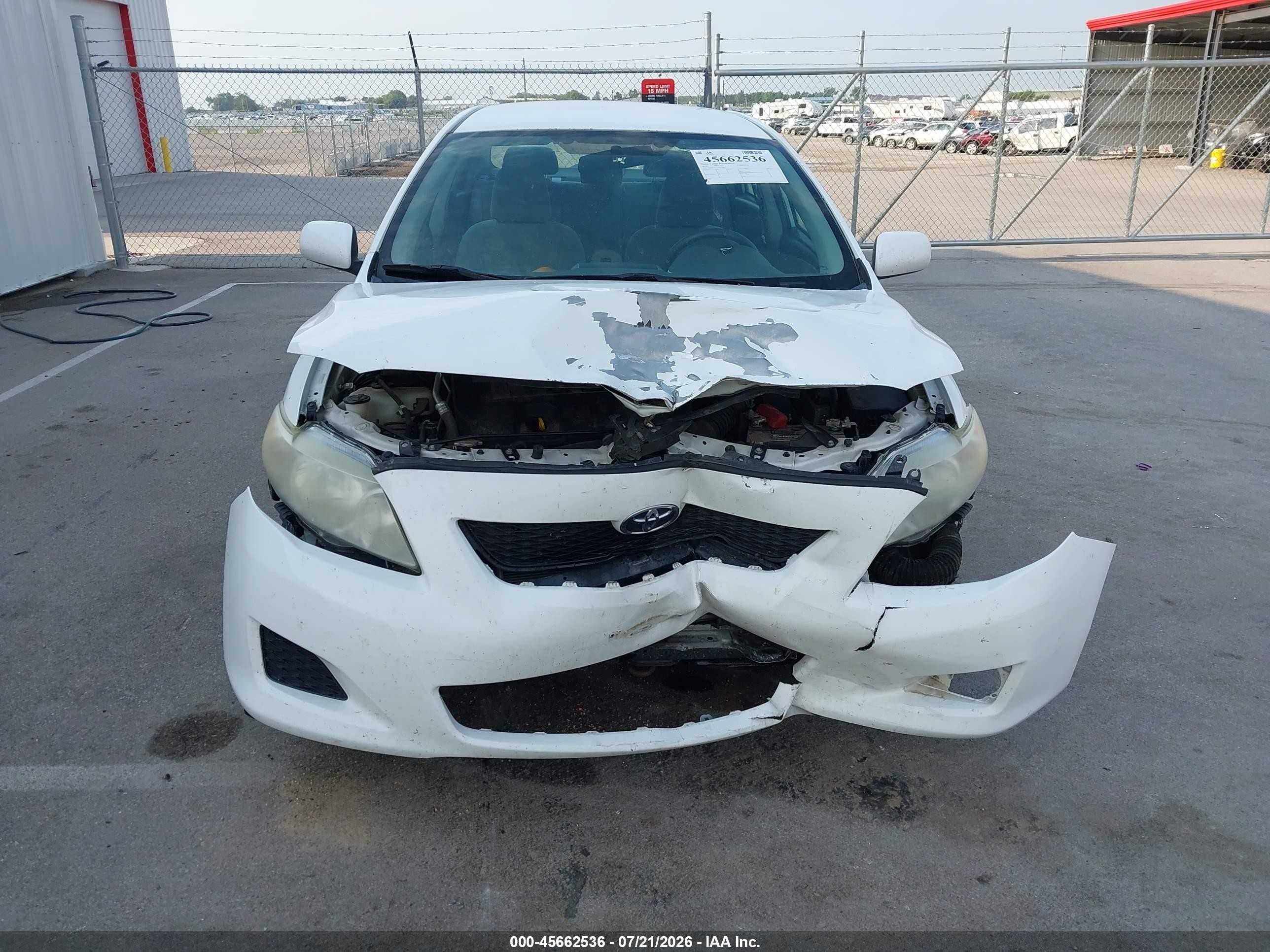 2010 Toyota Corolla Le White vin: 1NXBU4EE7AZ279705