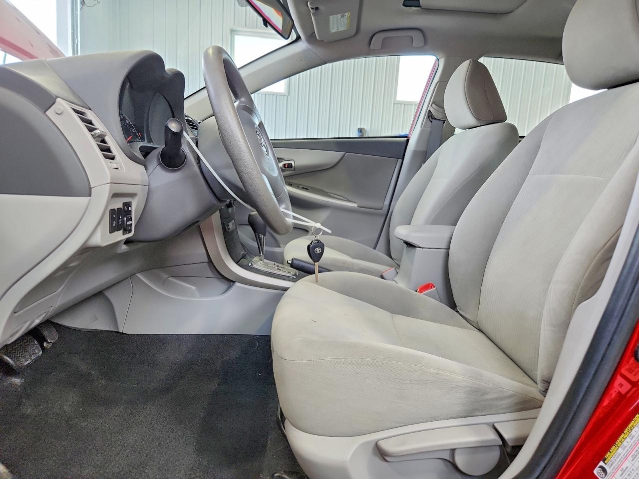 2010 Toyota Corolla Le Red vin: 1NXBU4EE7AZ321192