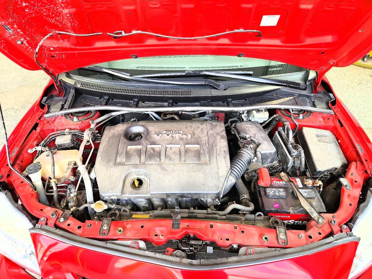 2010 Toyota Corolla Le Red vin: 1NXBU4EE7AZ321192