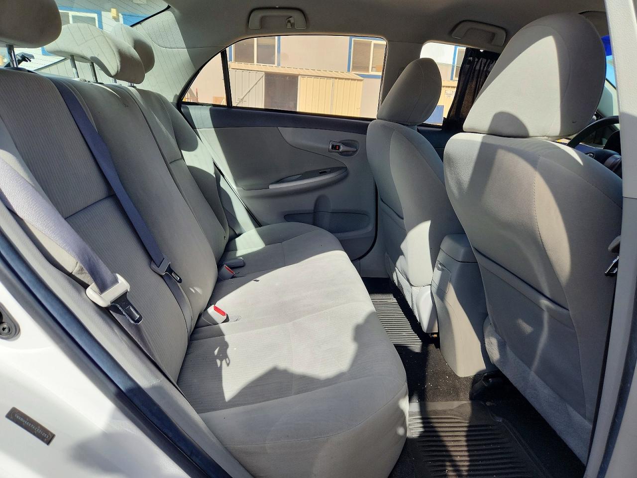 2010 Toyota Corolla White vin: 1NXBU4EE7AZ331253