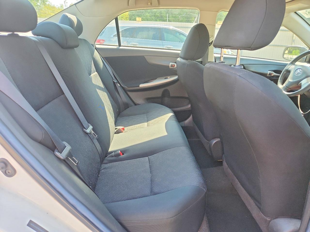 2010 Toyota Corolla S White vin: 1NXBU4EE7AZ351745