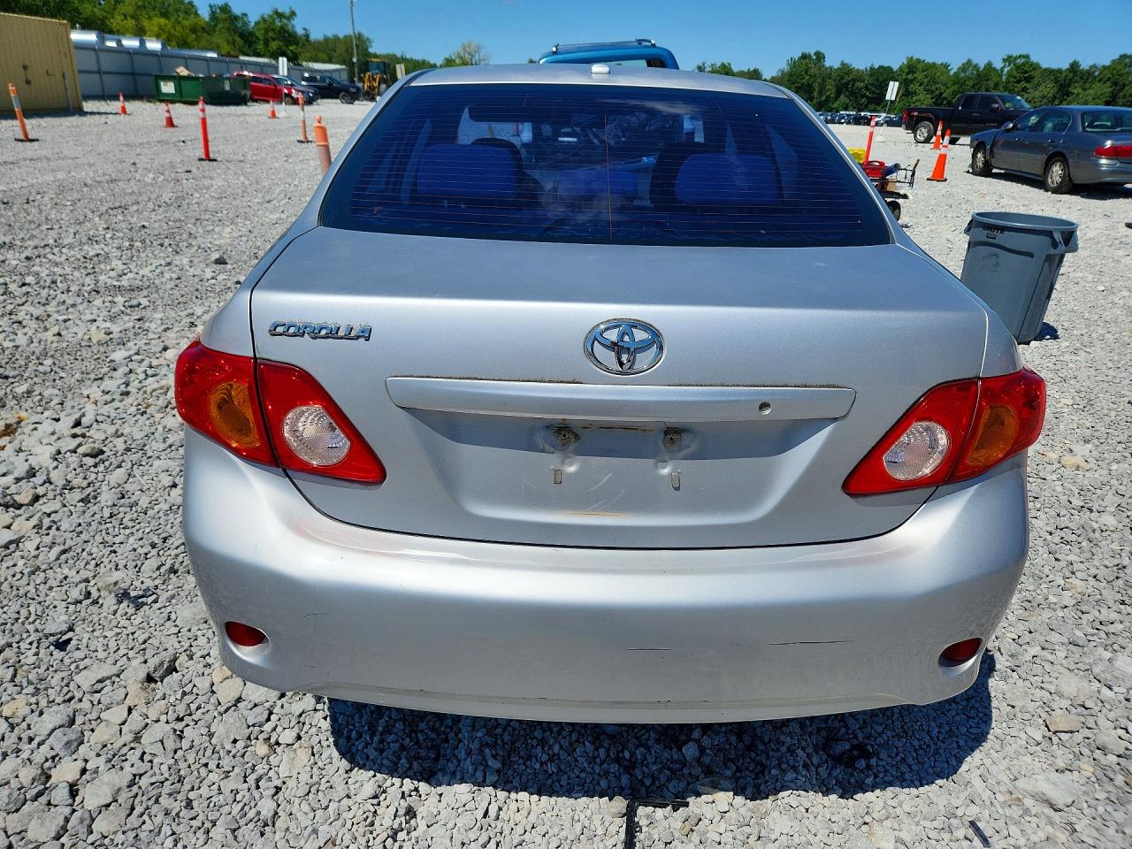 2010 Toyota Corolla Base Серебряный vin: 1NXBU4EE8AZ168791