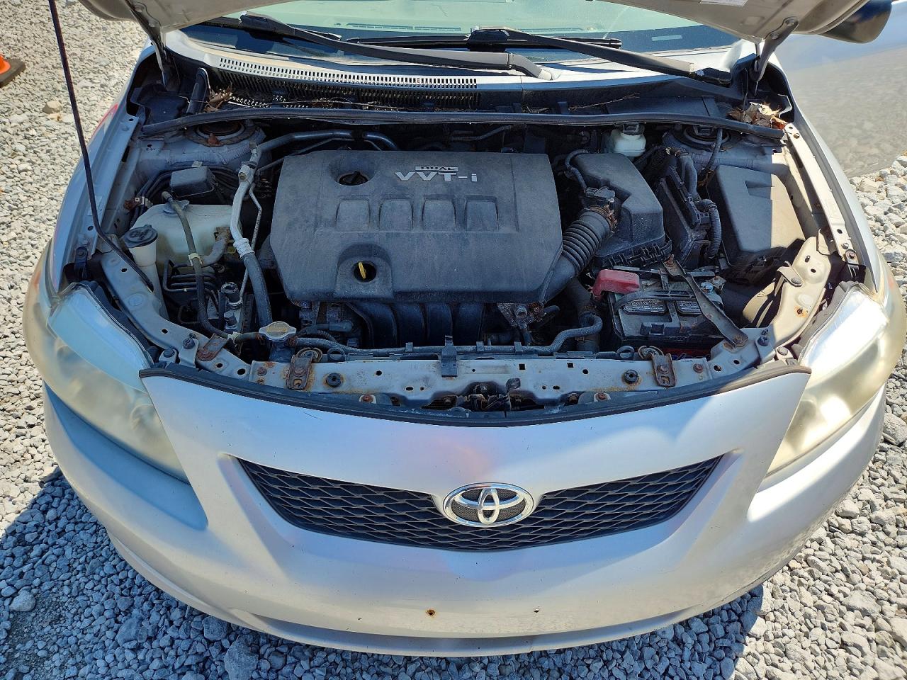 2010 Toyota Corolla Base Серебряный vin: 1NXBU4EE8AZ168791
