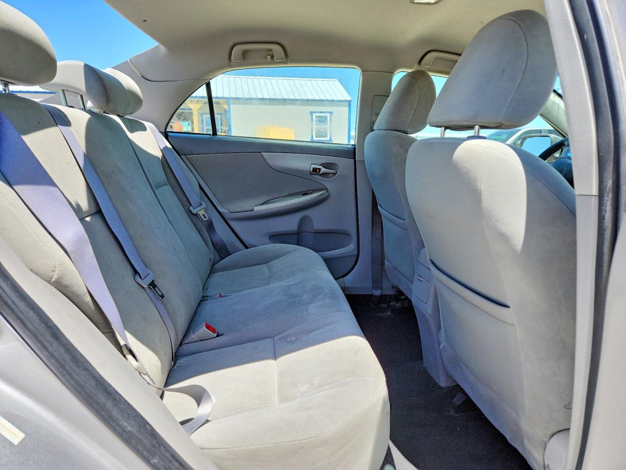2010 Toyota Corolla Le Silver vin: 1NXBU4EE8AZ170914