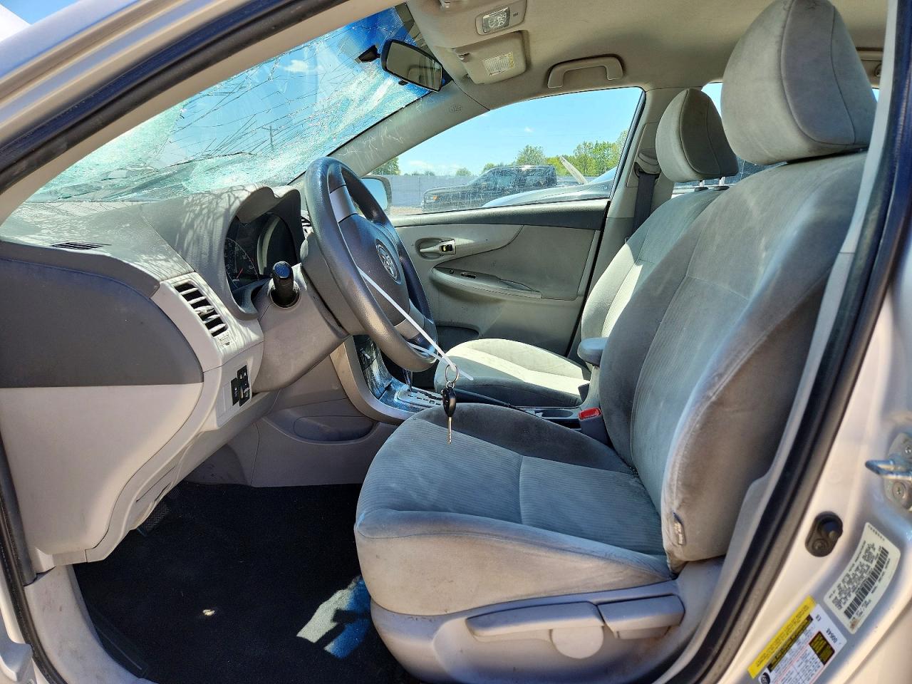 2010 Toyota Corolla Le Silver vin: 1NXBU4EE8AZ170914