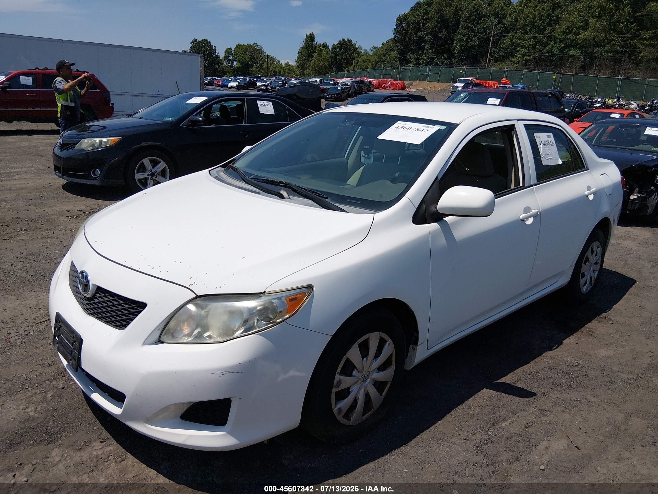 2010 Toyota Corolla Le White vin: 1NXBU4EE8AZ179631