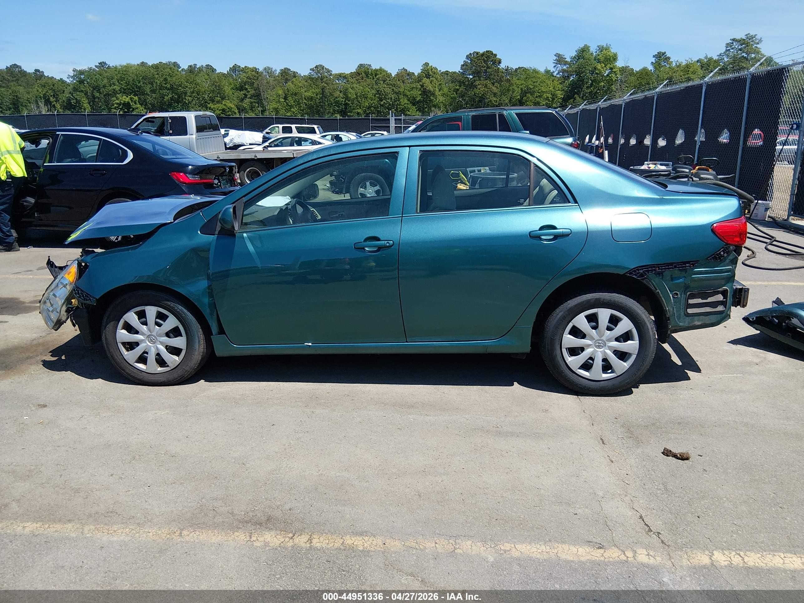 2010 Toyota Corolla Le Green vin: 1NXBU4EE8AZ226009