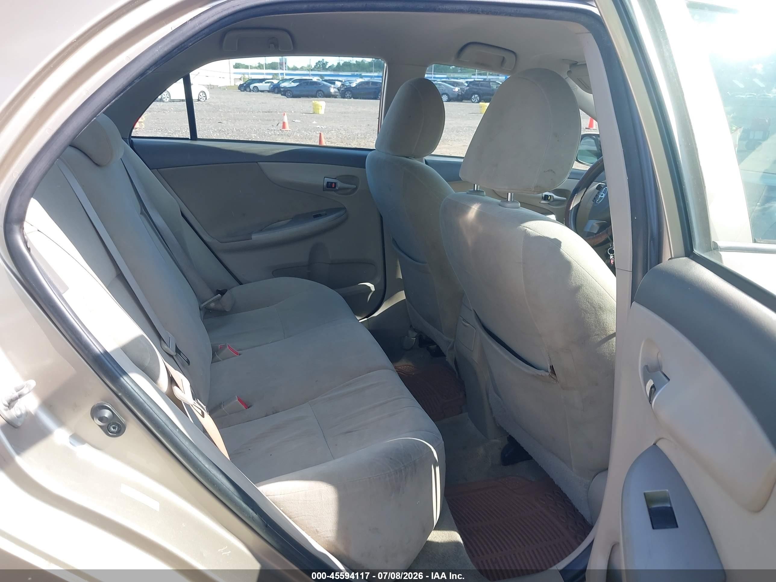 2010 Toyota Corolla Le Gold vin: 1NXBU4EE8AZ228925
