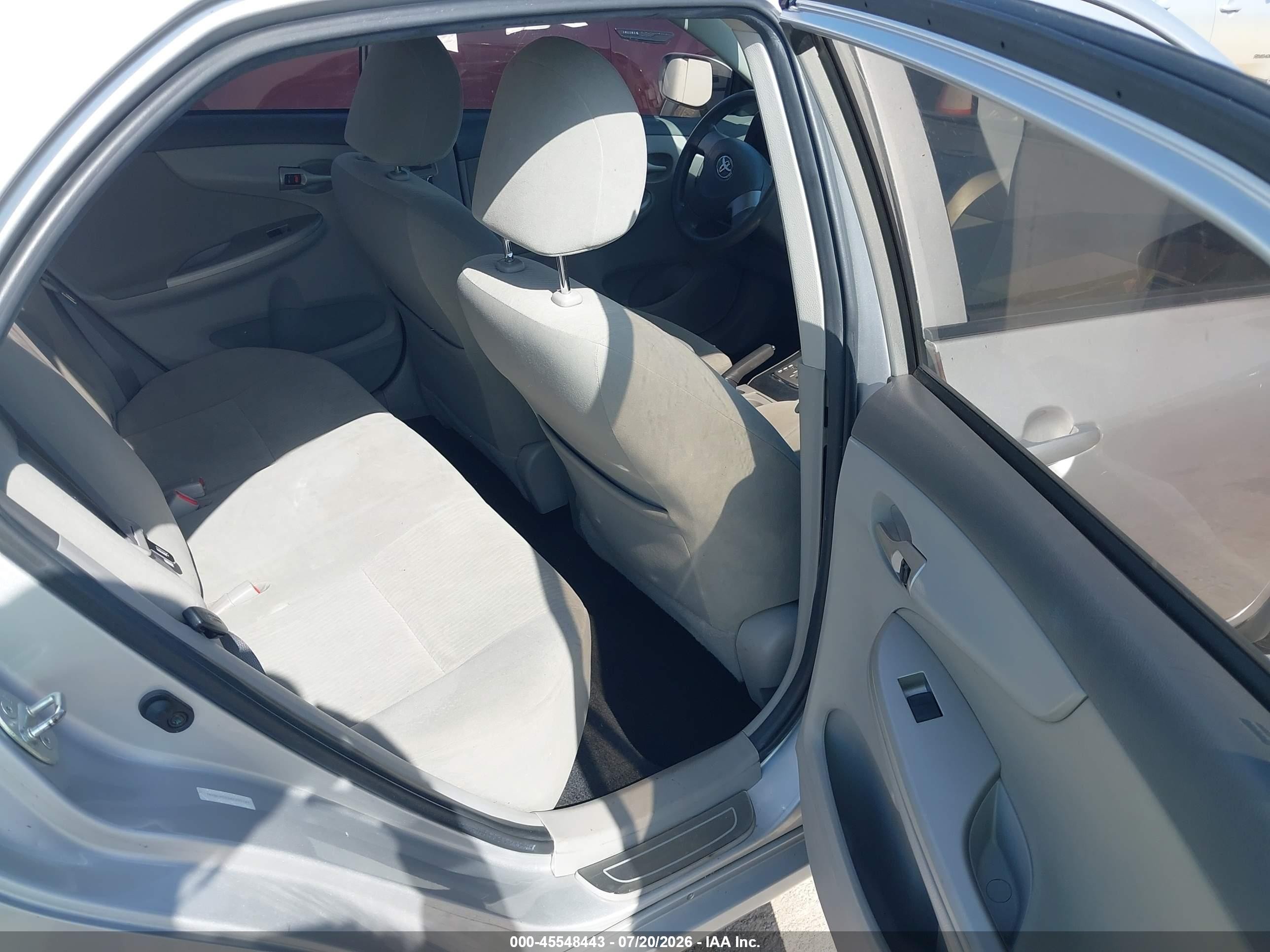 2010 Toyota Corolla Le Серебряный vin: 1NXBU4EE8AZ237141