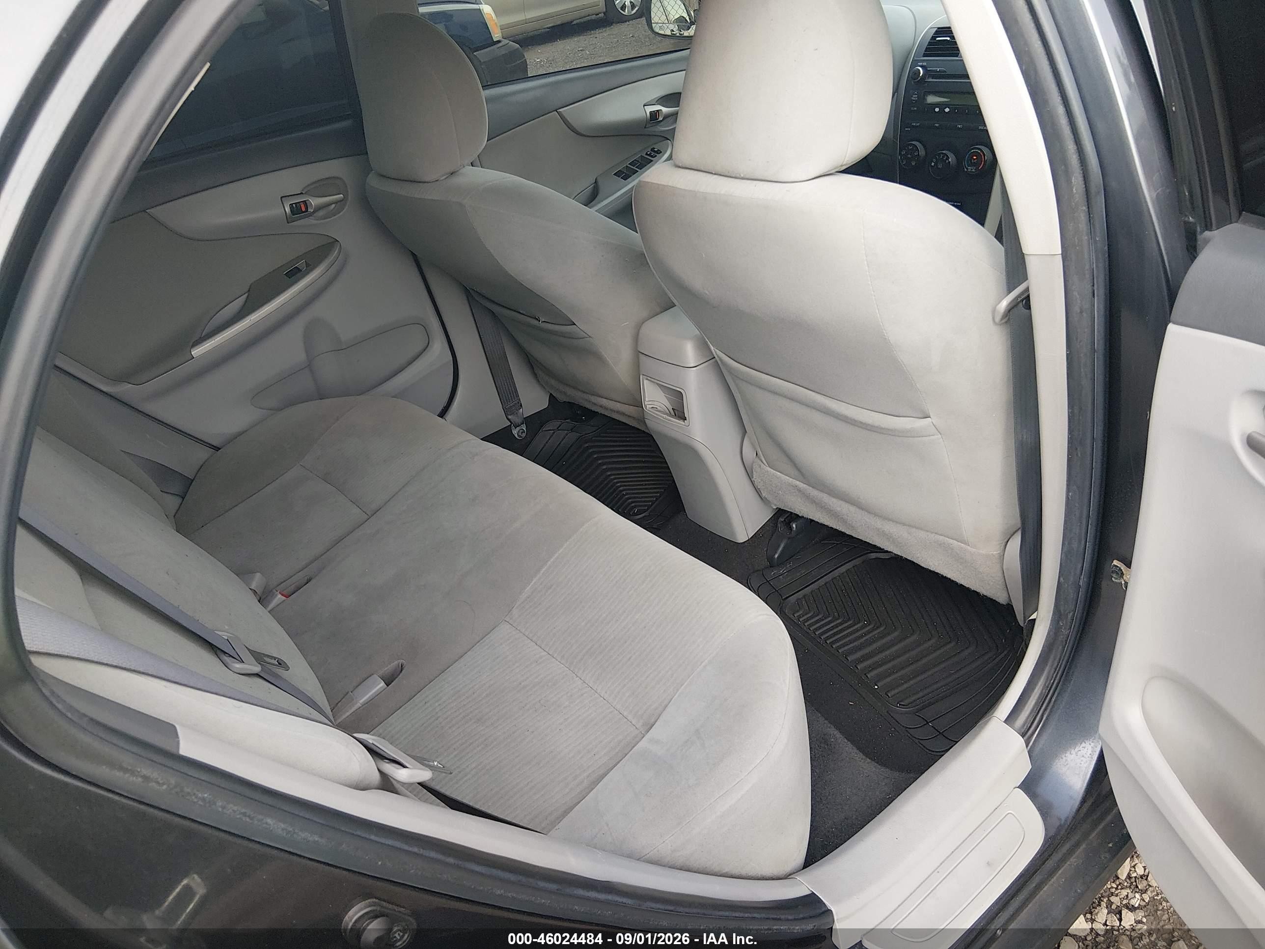 2010 Toyota Corolla Le Gray vin: 1NXBU4EE8AZ277381