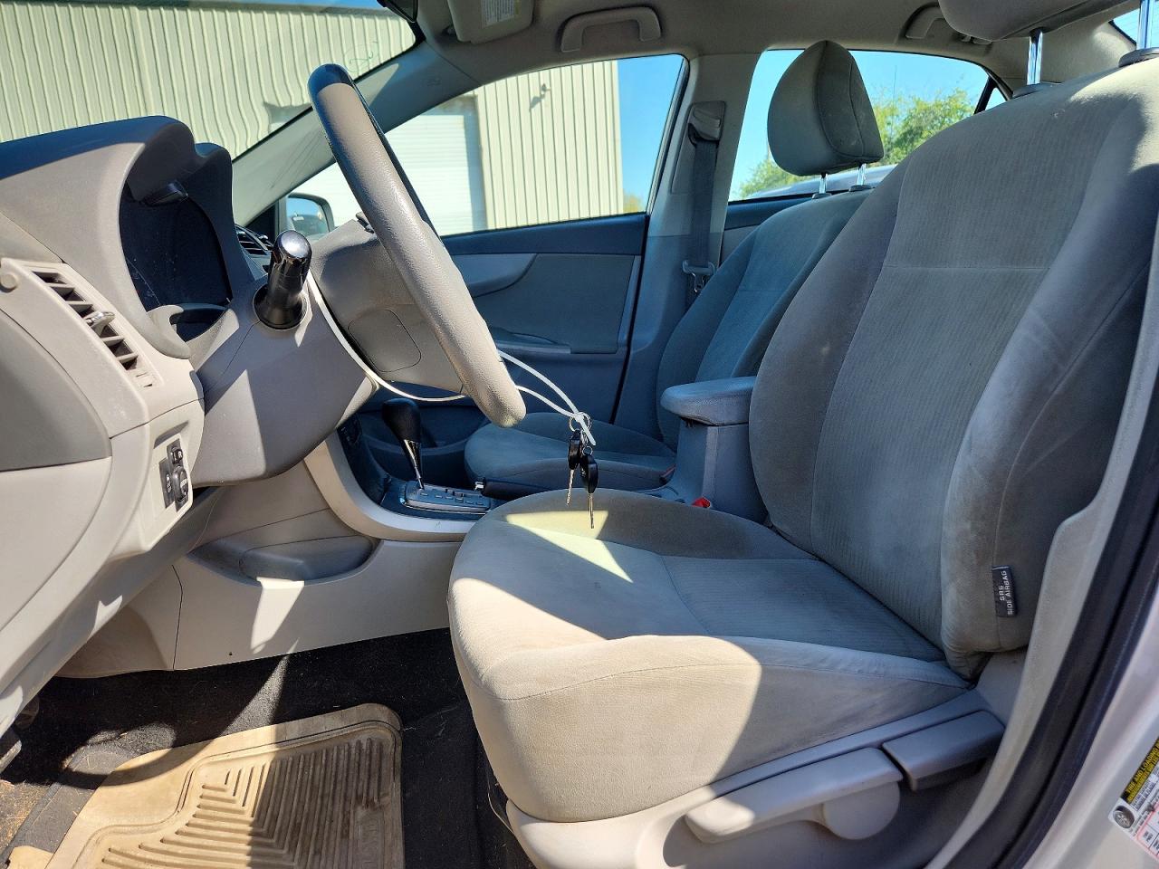 2010 Toyota Corolla Le Silver vin: 1NXBU4EE8AZ282631