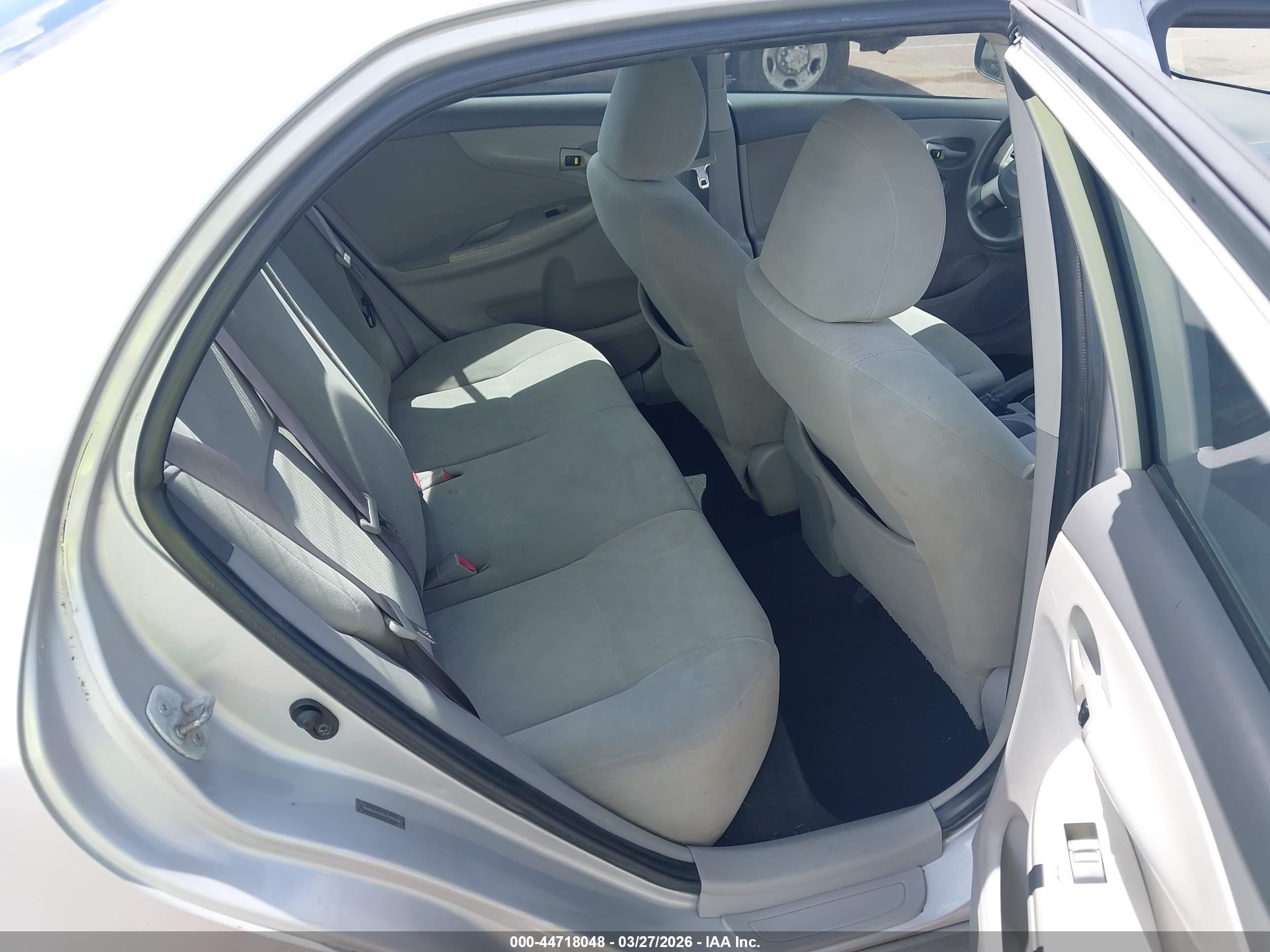 2010 Toyota Corolla Le Silver vin: 1NXBU4EE8AZ282936