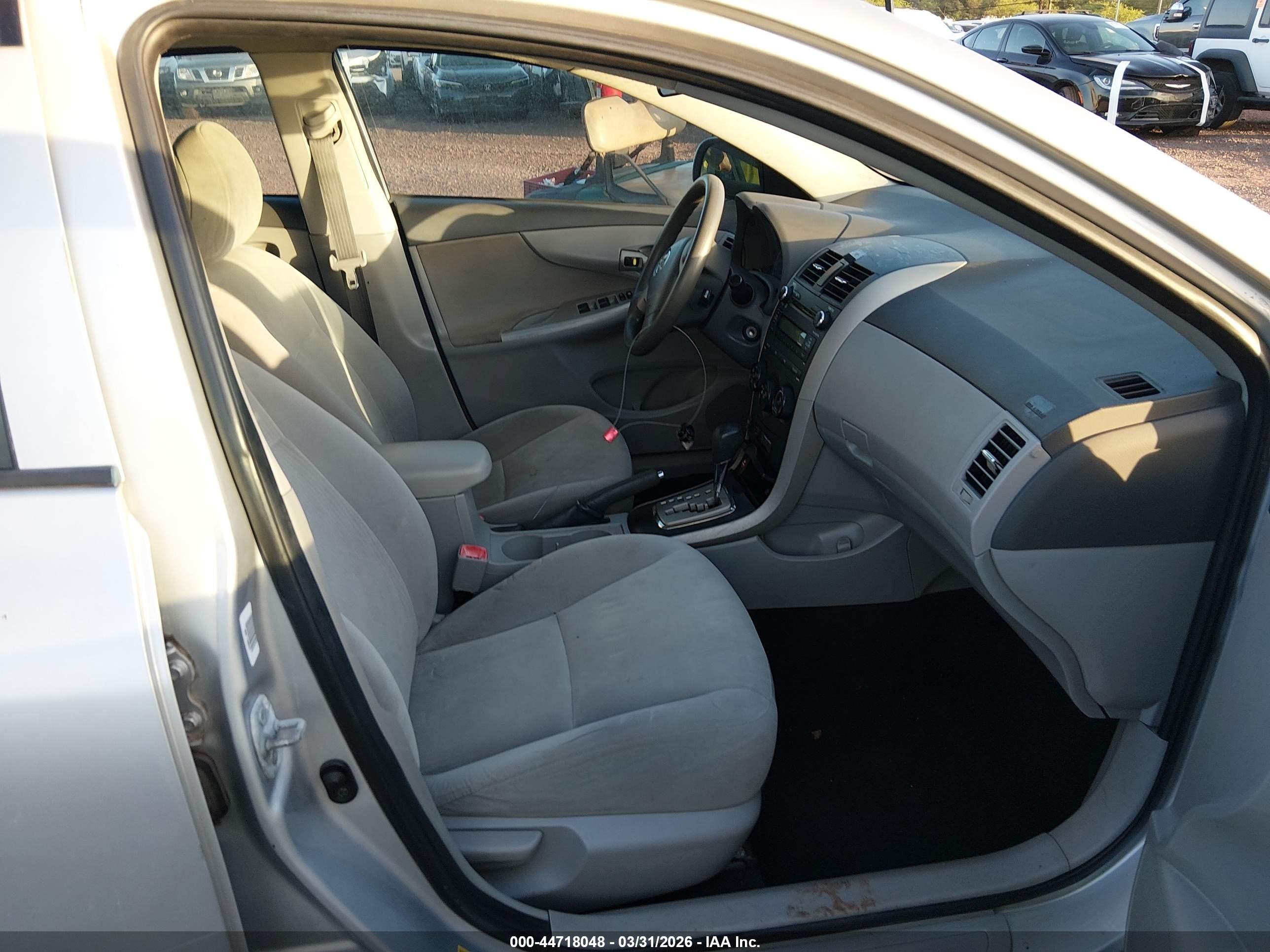 2010 Toyota Corolla Le Silver vin: 1NXBU4EE8AZ282936