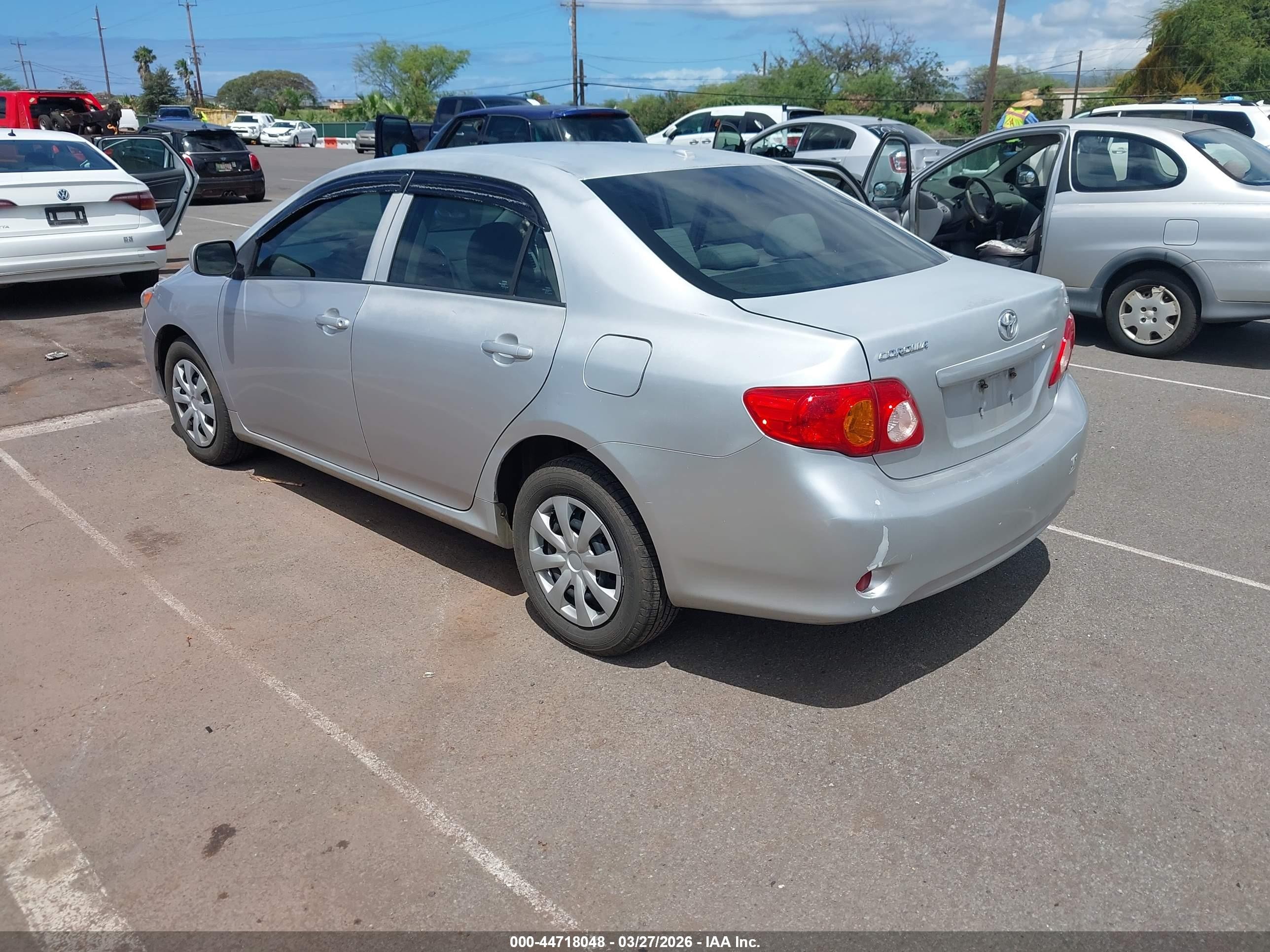 2010 Toyota Corolla Le Silver vin: 1NXBU4EE8AZ282936