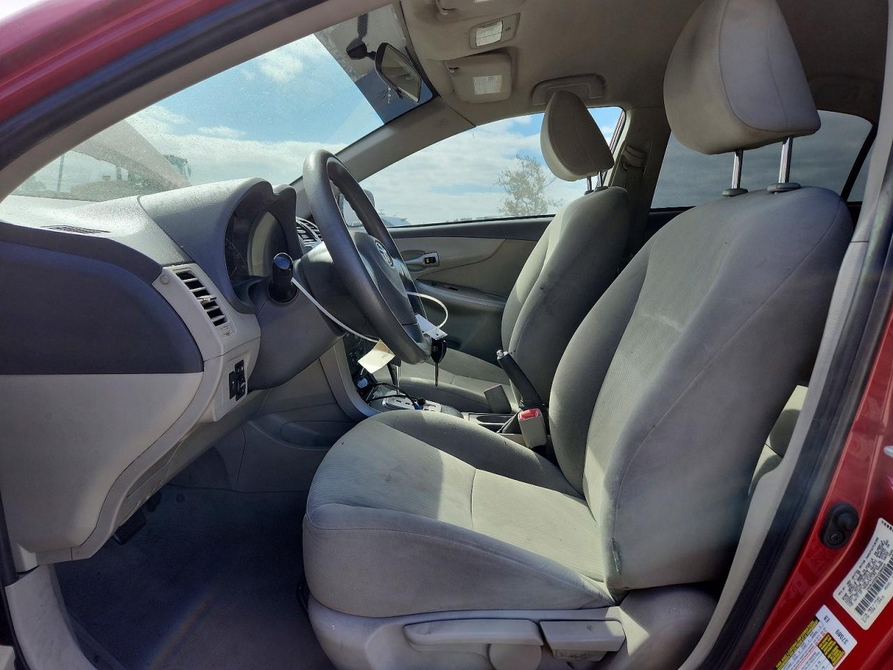 2010 Toyota Corolla Le Red vin: 1NXBU4EE8AZ288025
