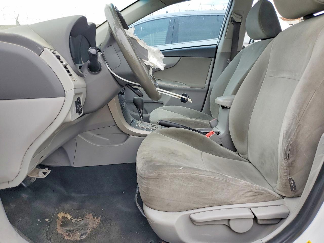 2010 Toyota Corolla Le White vin: 1NXBU4EE8AZ326921