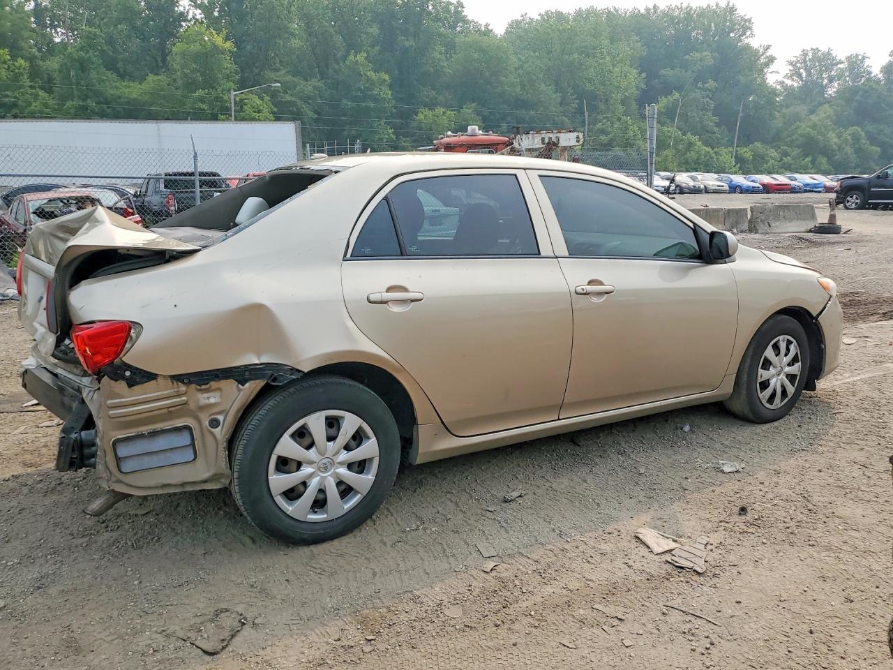 2010 Toyota Corolla Le Gold vin: 1NXBU4EE8AZ333951