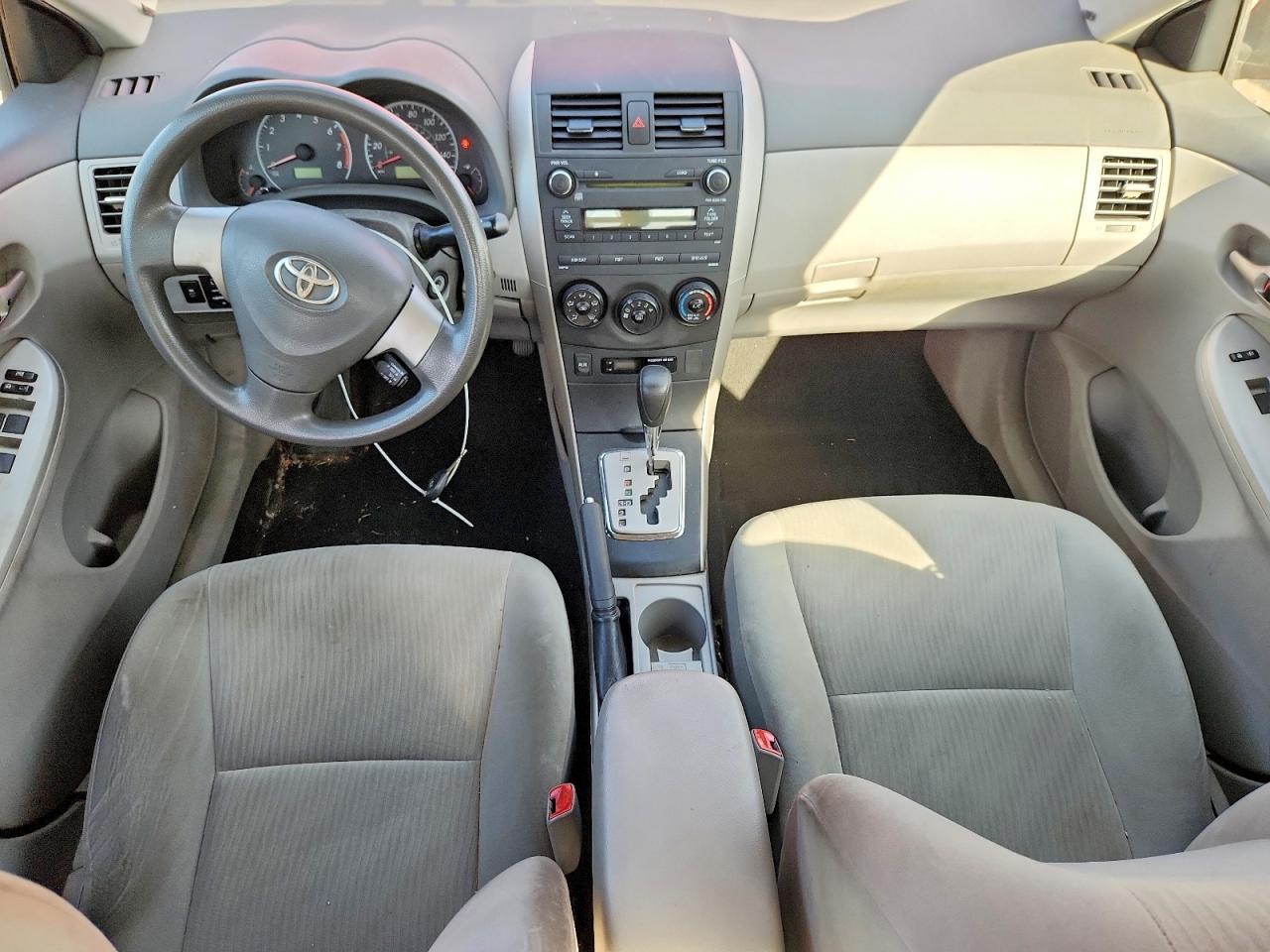 2010 Toyota Corolla Le Red vin: 1NXBU4EE8AZ356114