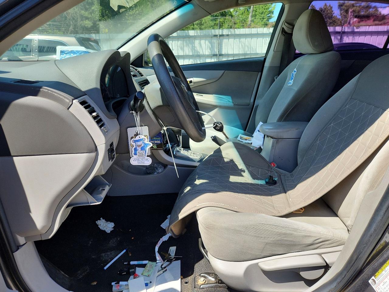 2010 Toyota Corolla Le Gray vin: 1NXBU4EE8AZ371275