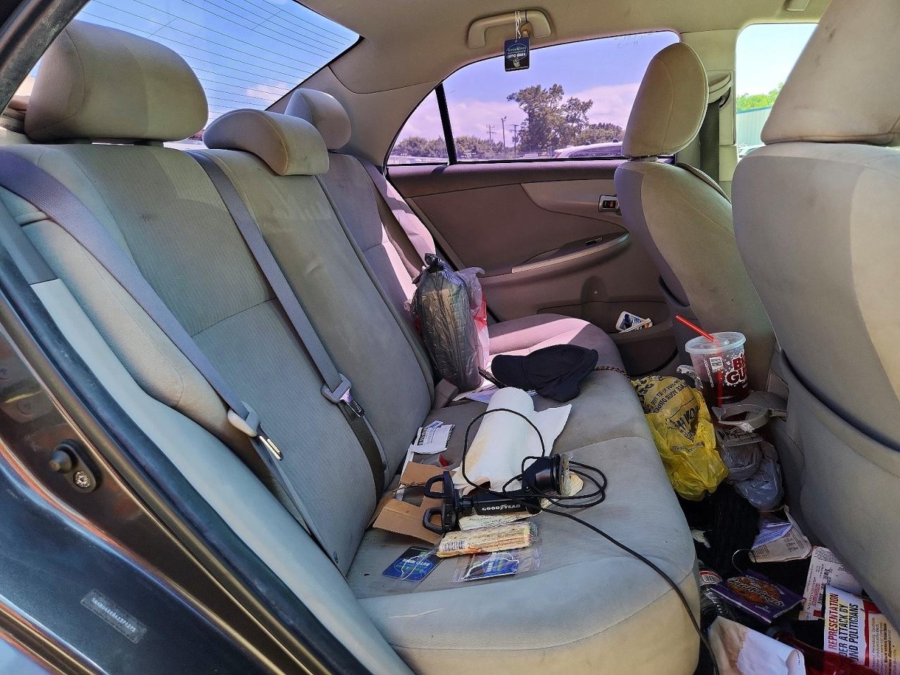 2010 Toyota Corolla Le Gray vin: 1NXBU4EE8AZ371275