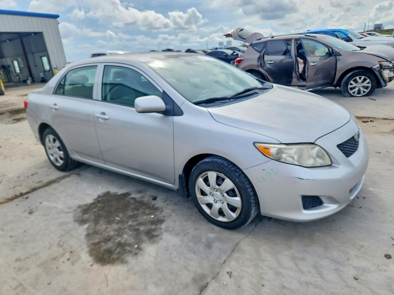 2010 Toyota Corolla Le Silver vin: 1NXBU4EE8AZ372913