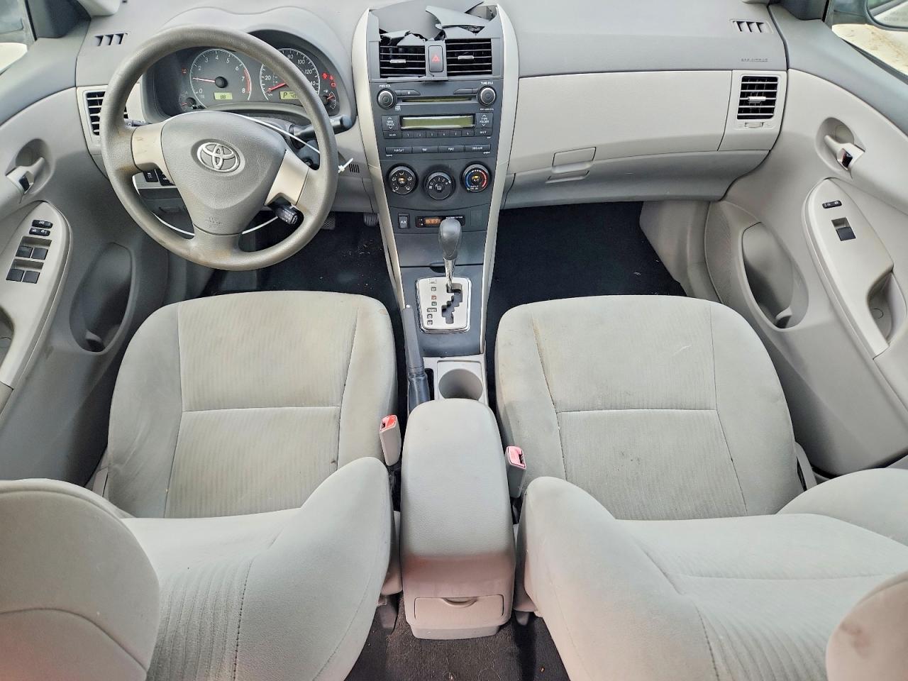 2010 Toyota Corolla Le Silver vin: 1NXBU4EE8AZ372913