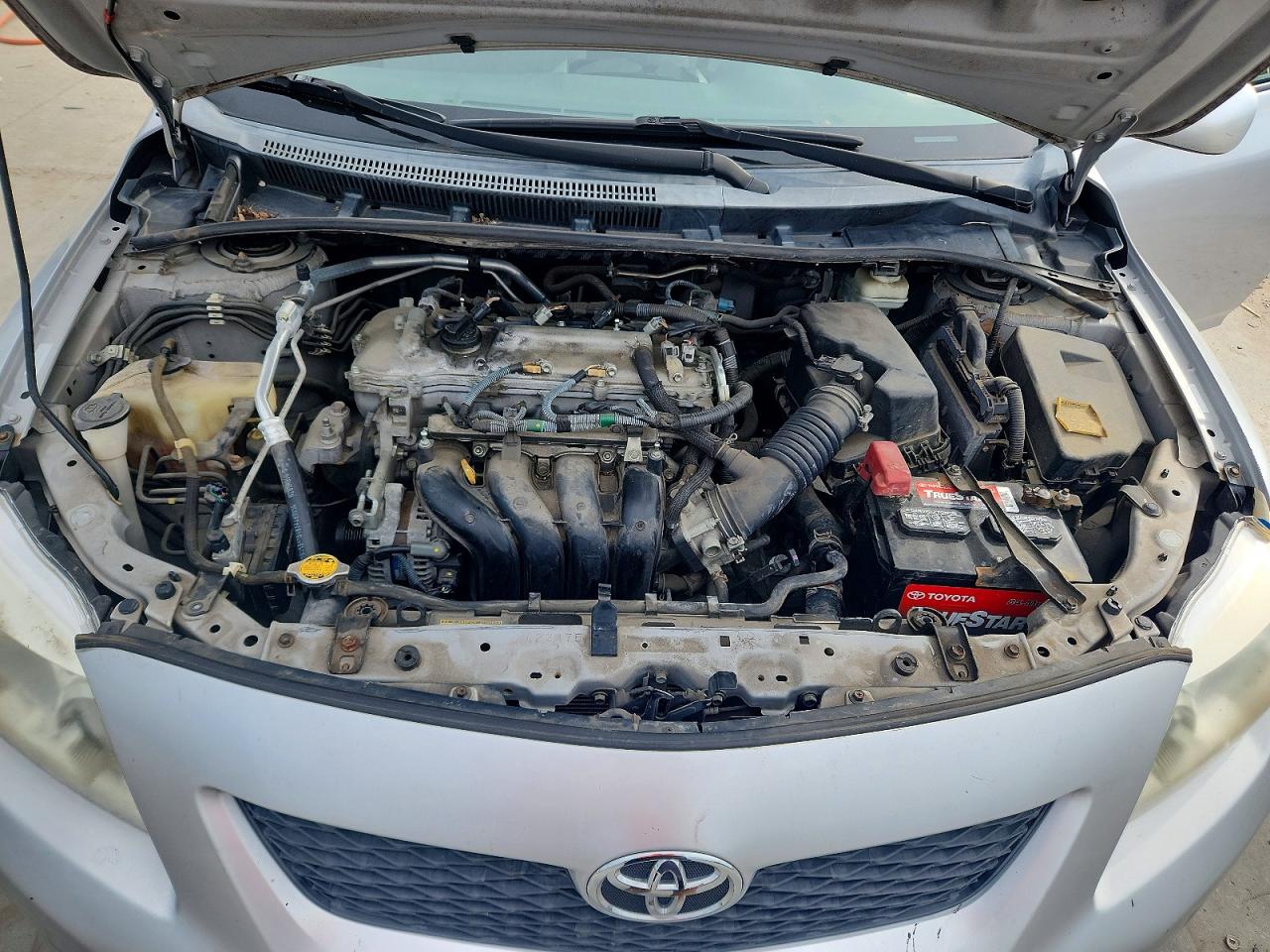 2010 Toyota Corolla Le Silver vin: 1NXBU4EE8AZ372913