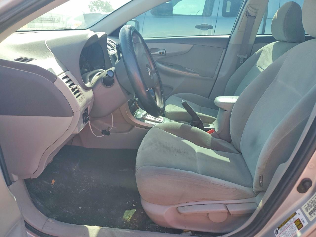 2010 Toyota Corolla Le Серебряный vin: 1NXBU4EE9AZ178181