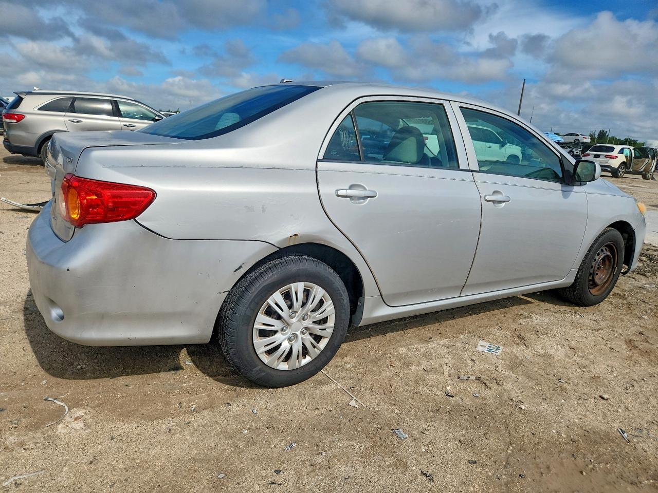 2010 Toyota Corolla Le Silver vin: 1NXBU4EE9AZ182733