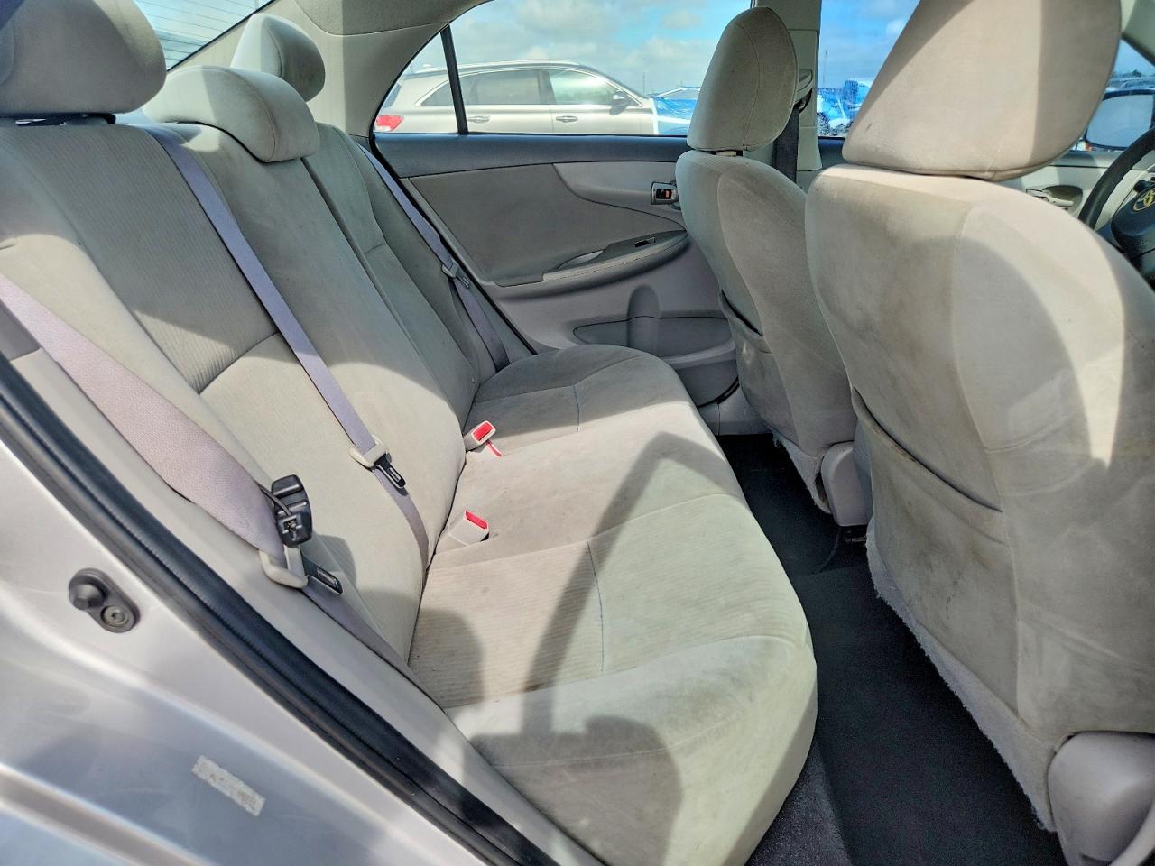 2010 Toyota Corolla Le Silver vin: 1NXBU4EE9AZ182733