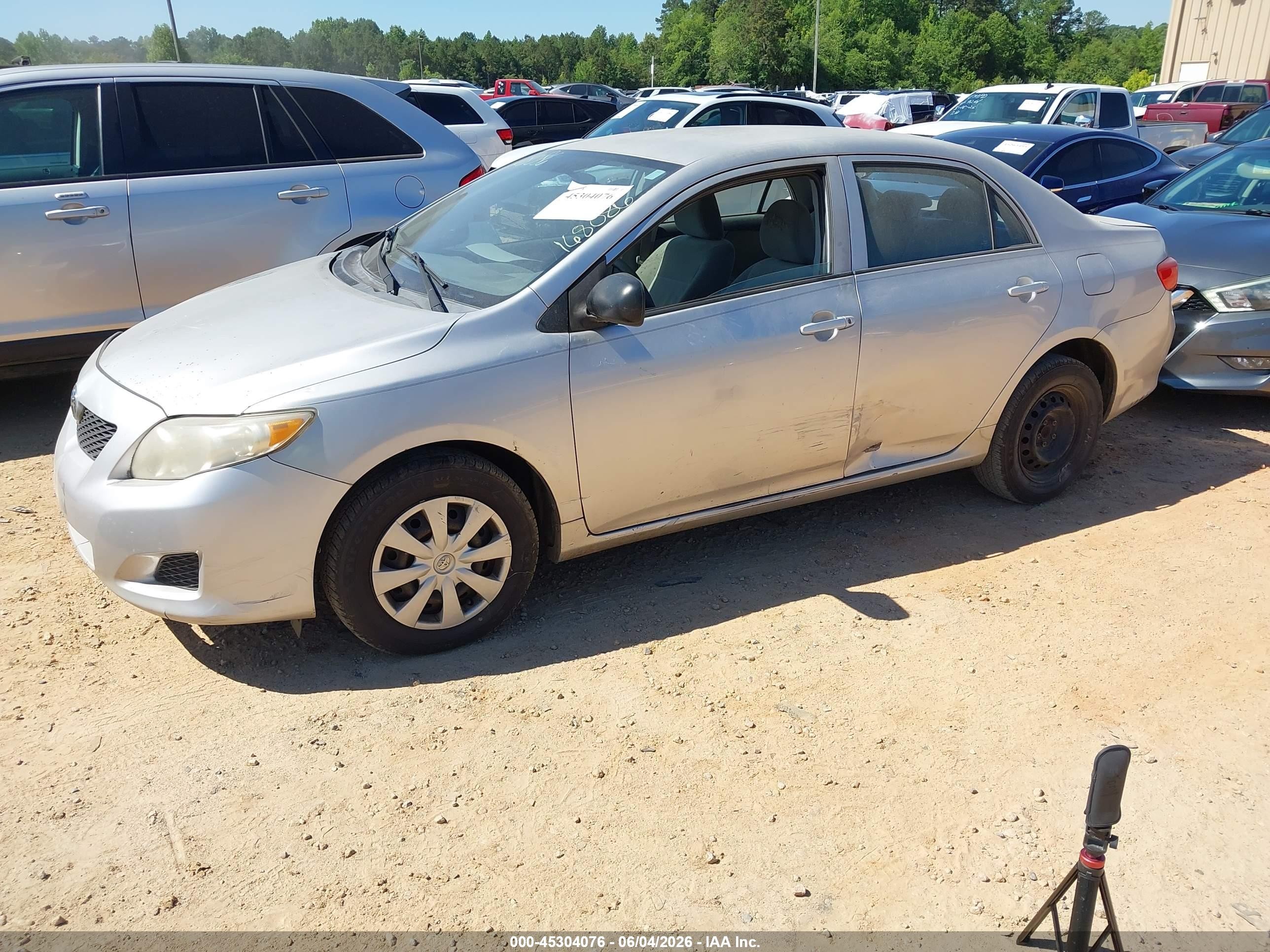 2010 Toyota Corolla   Silver vin: 1NXBU4EE9AZ205878