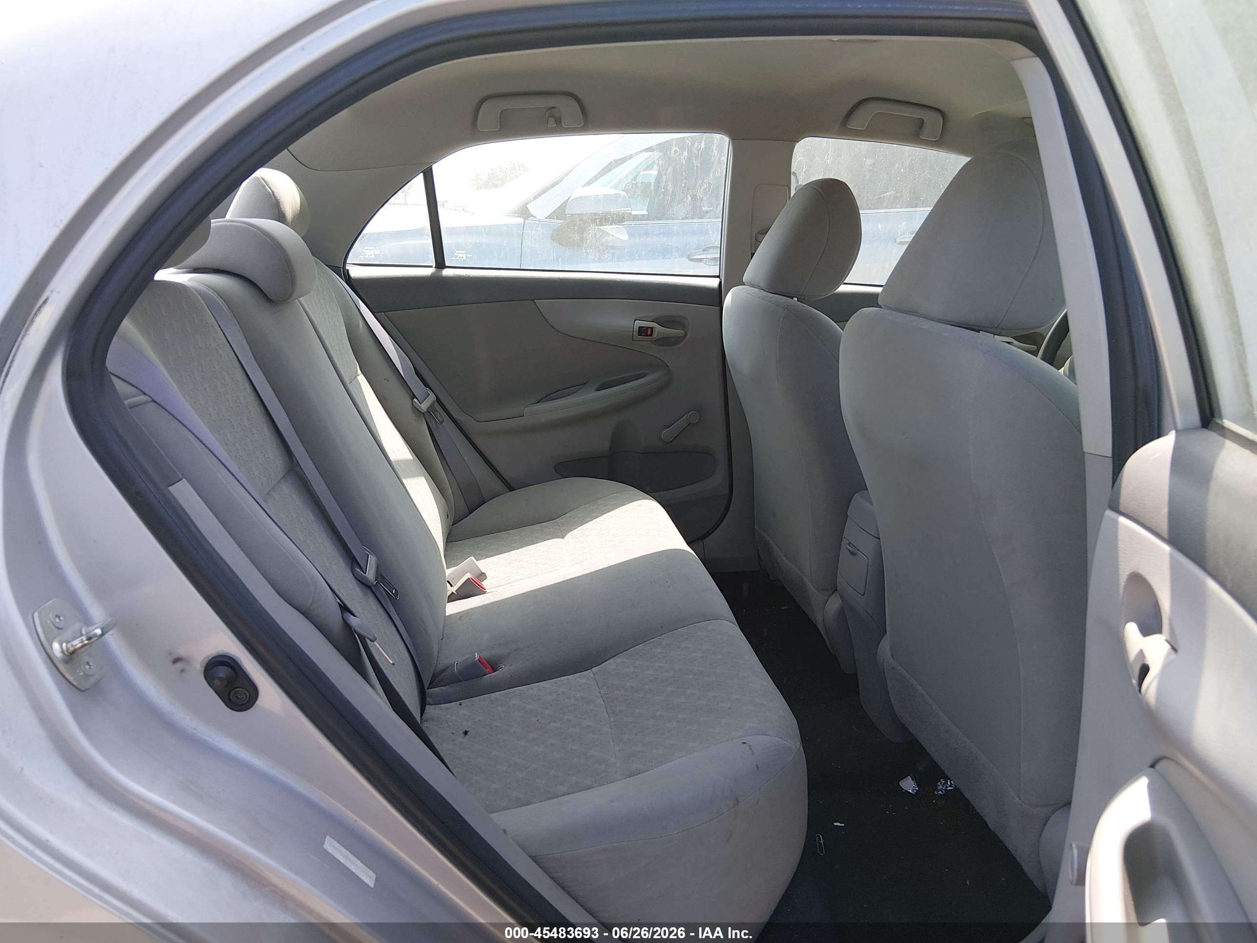 2010 Toyota Corolla   Silver vin: 1NXBU4EE9AZ213723
