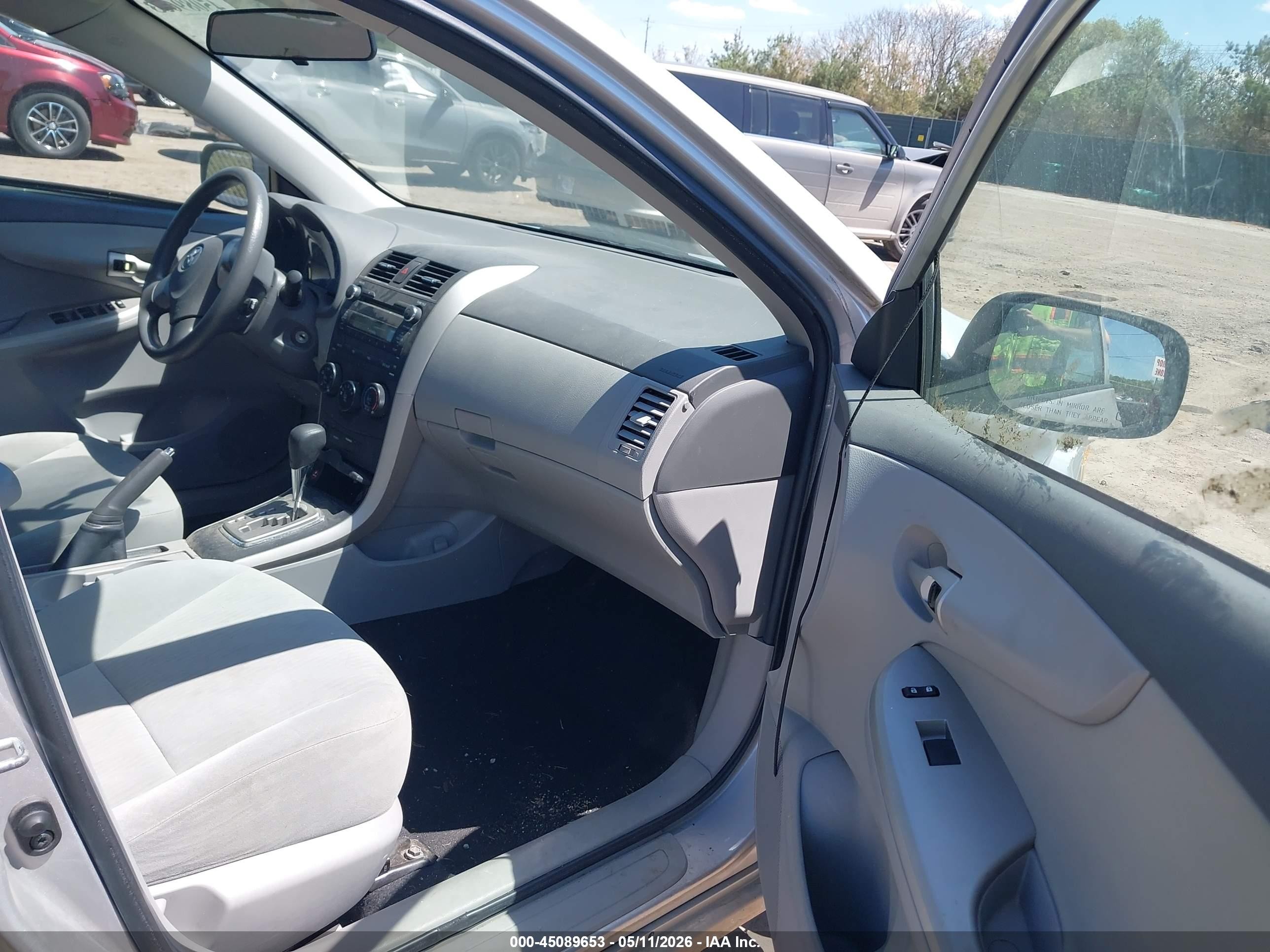 2010 Toyota Corolla Le Silver vin: 1NXBU4EE9AZ218601