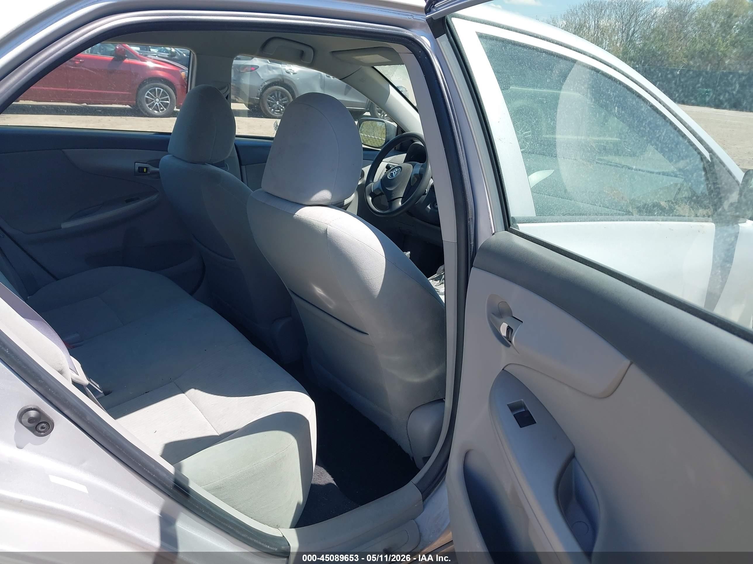 2010 Toyota Corolla Le Silver vin: 1NXBU4EE9AZ218601